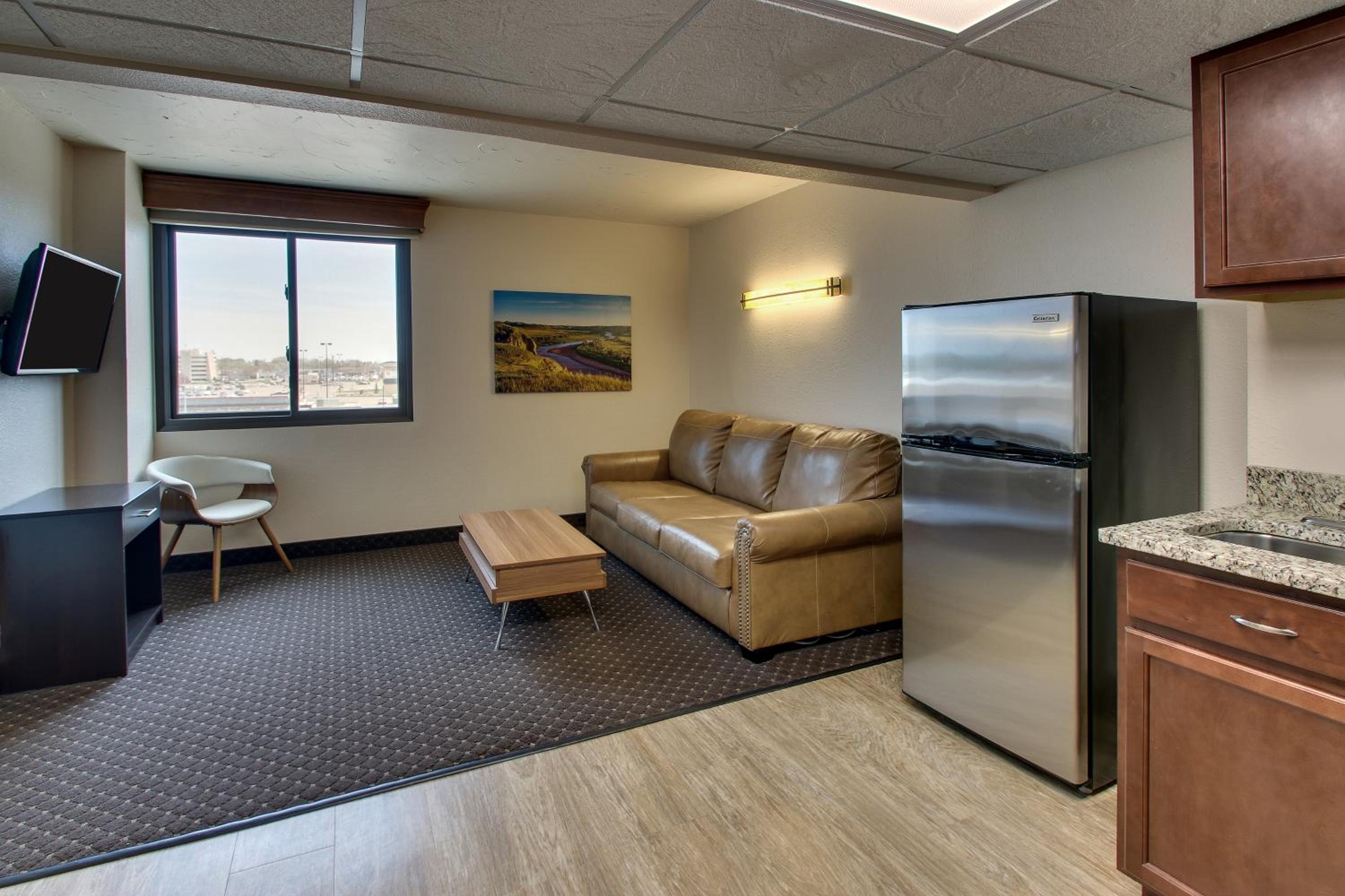 Deluxe Queen Suite - Photo 4