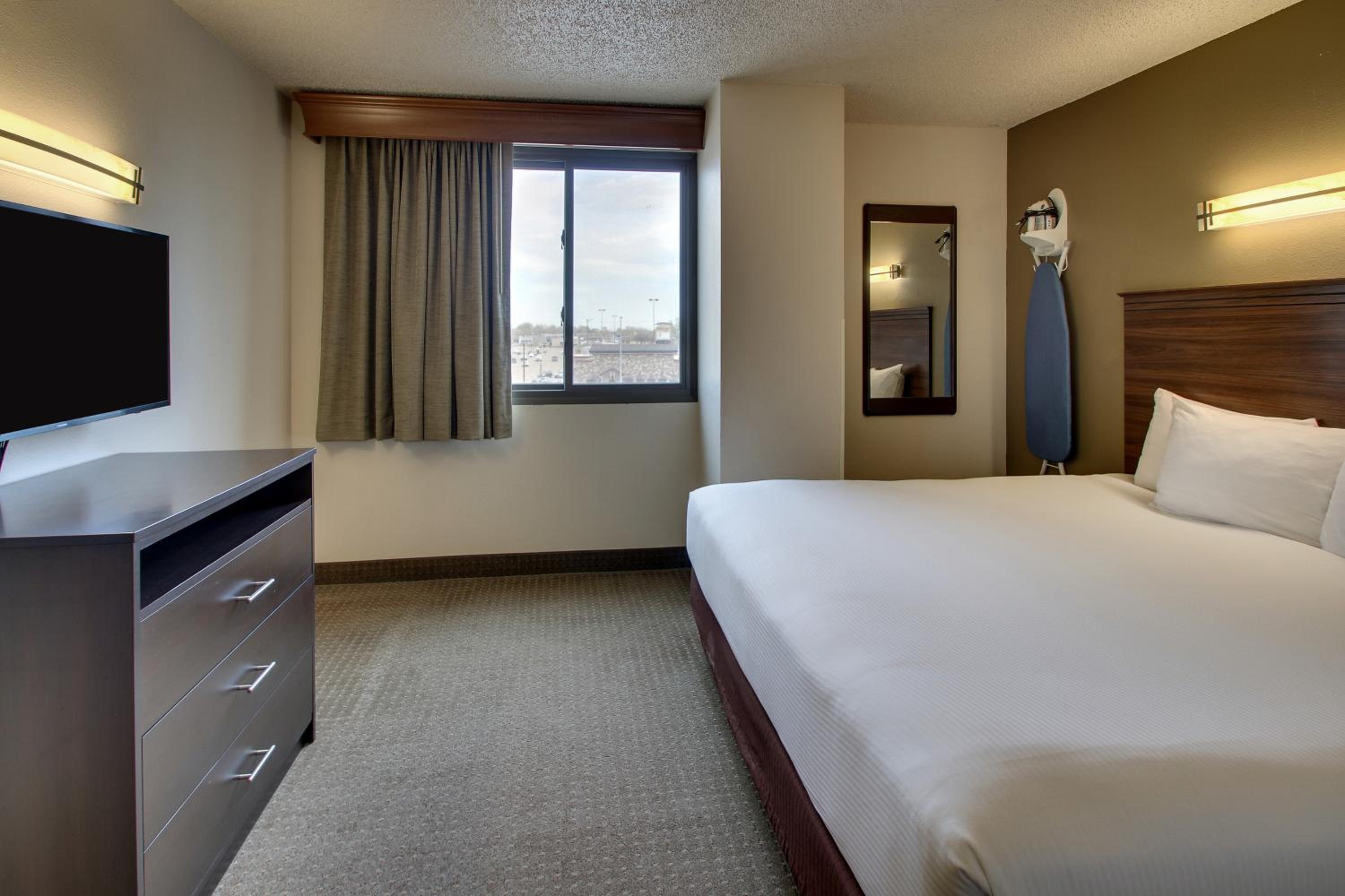 King Suite - Photo 2