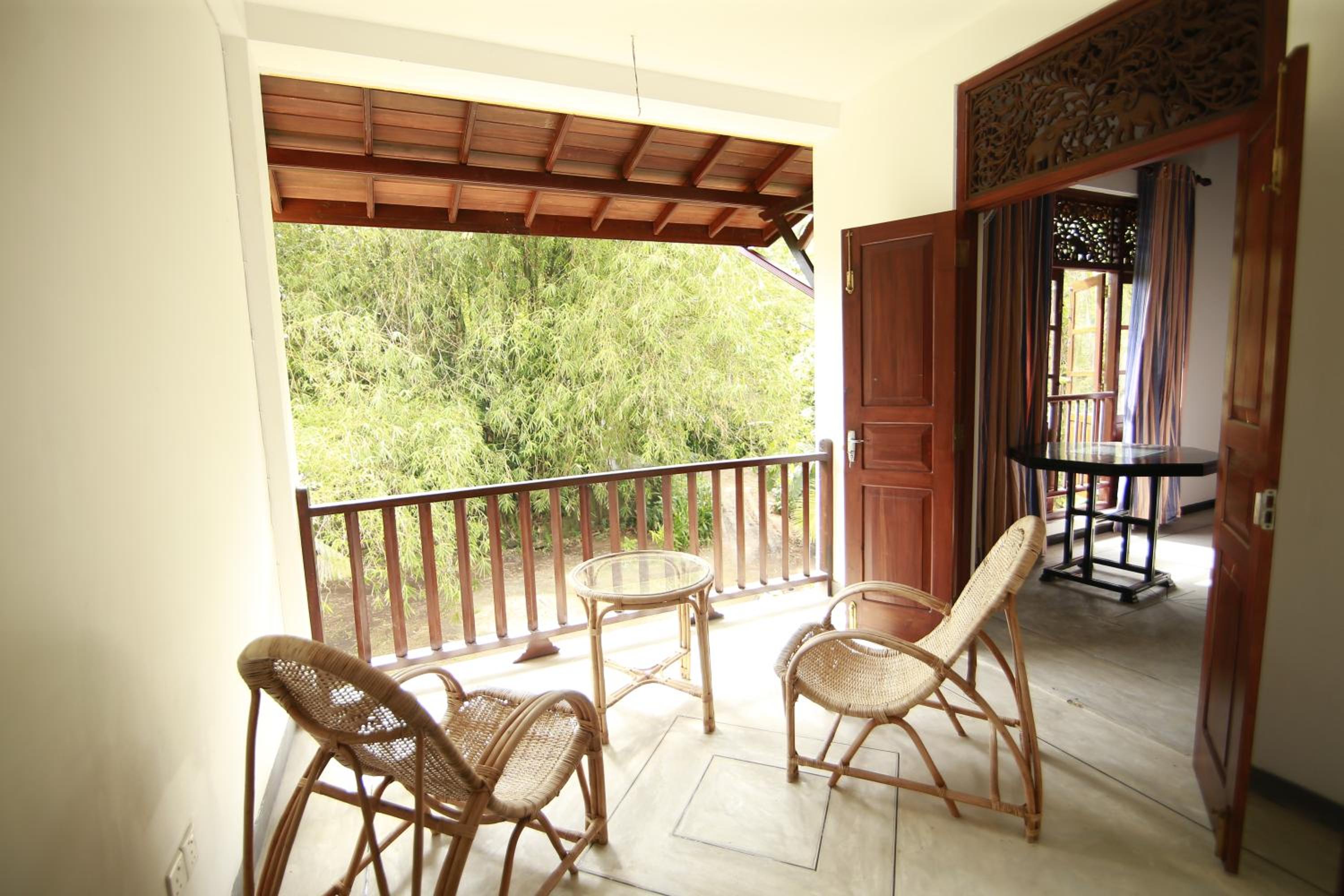 Deluxe Double Room with Balcony photo 2