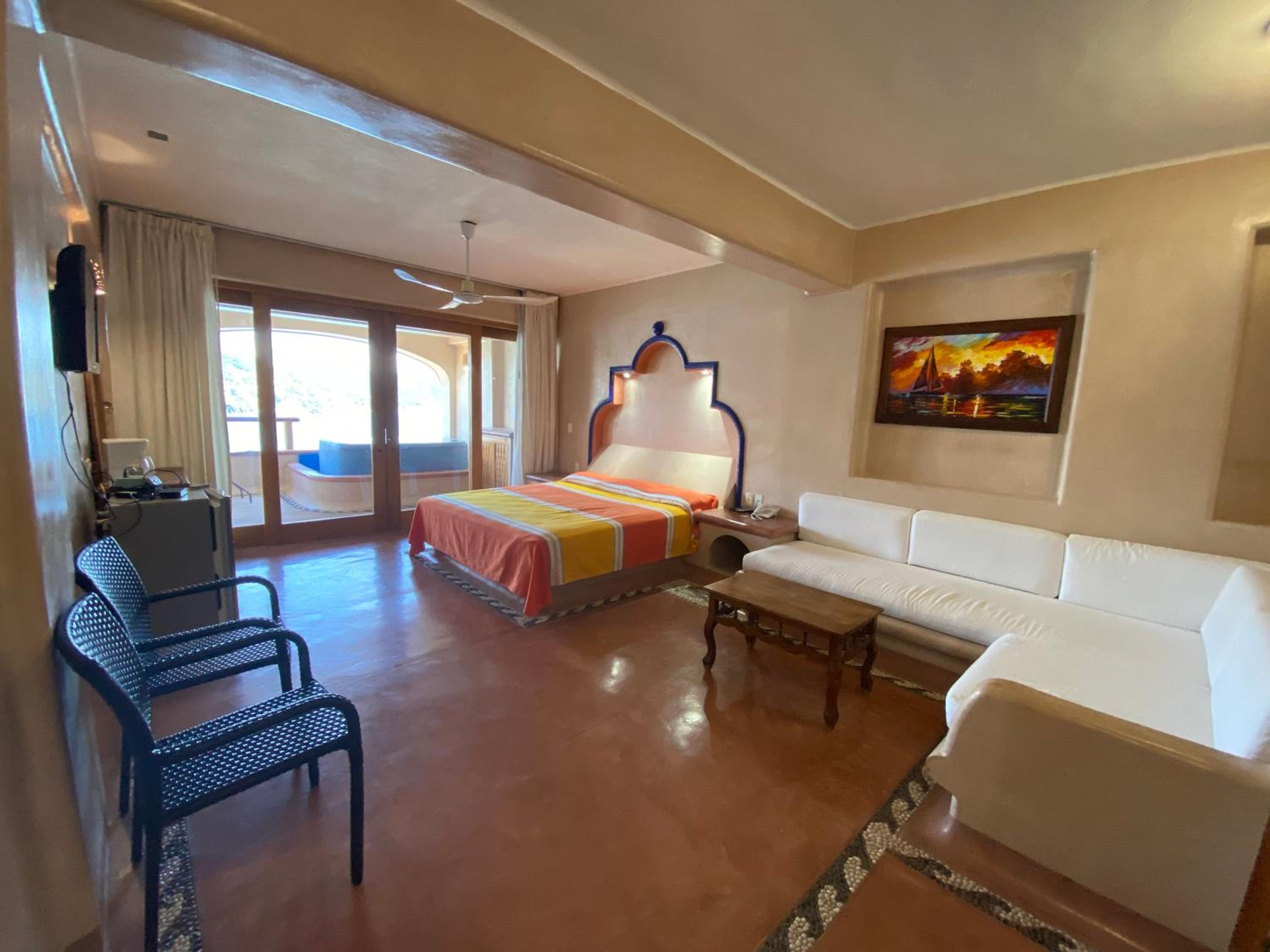 Queen Suite with Hot Tub