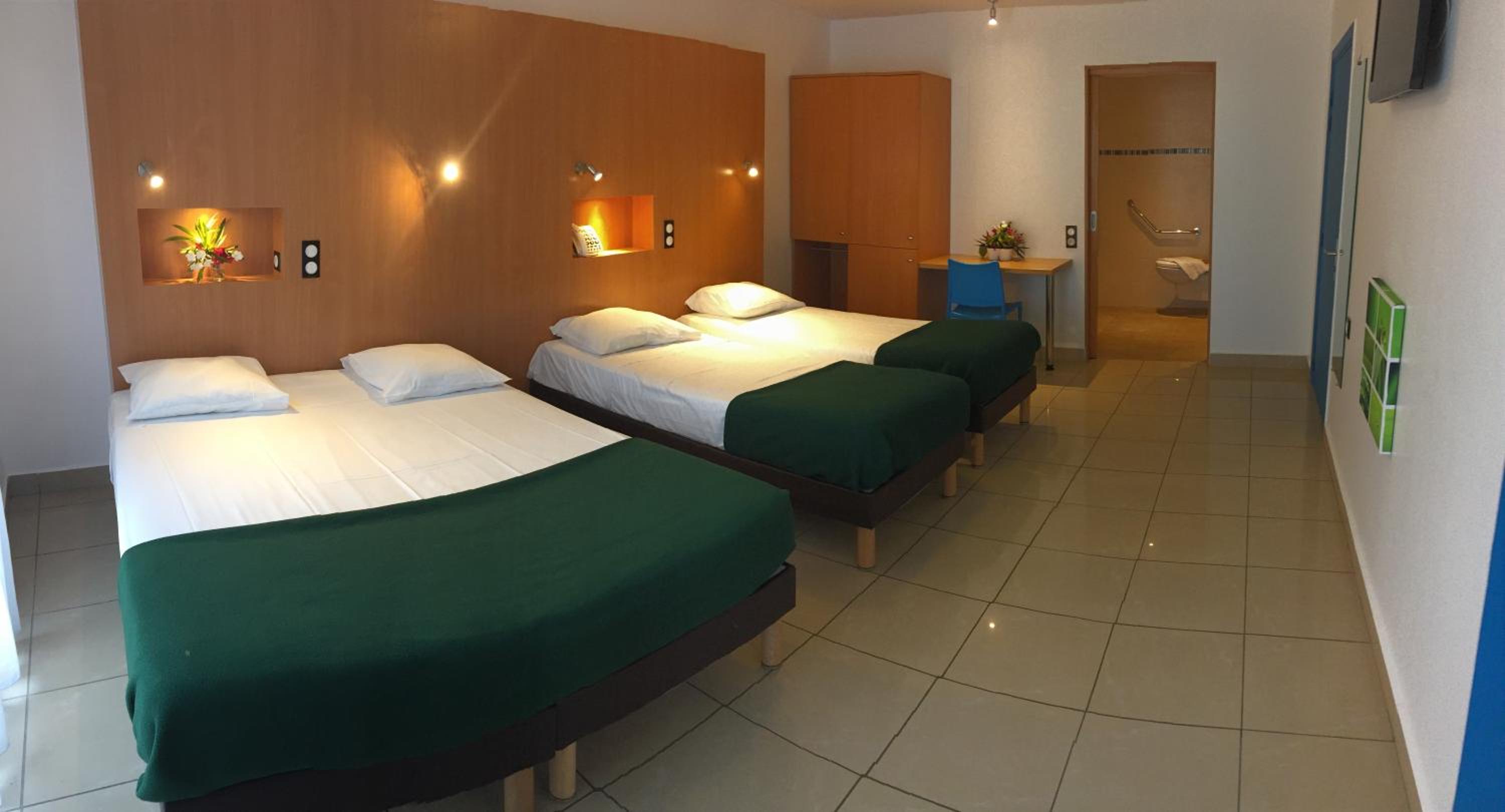 Quadruple Room - Photo 2