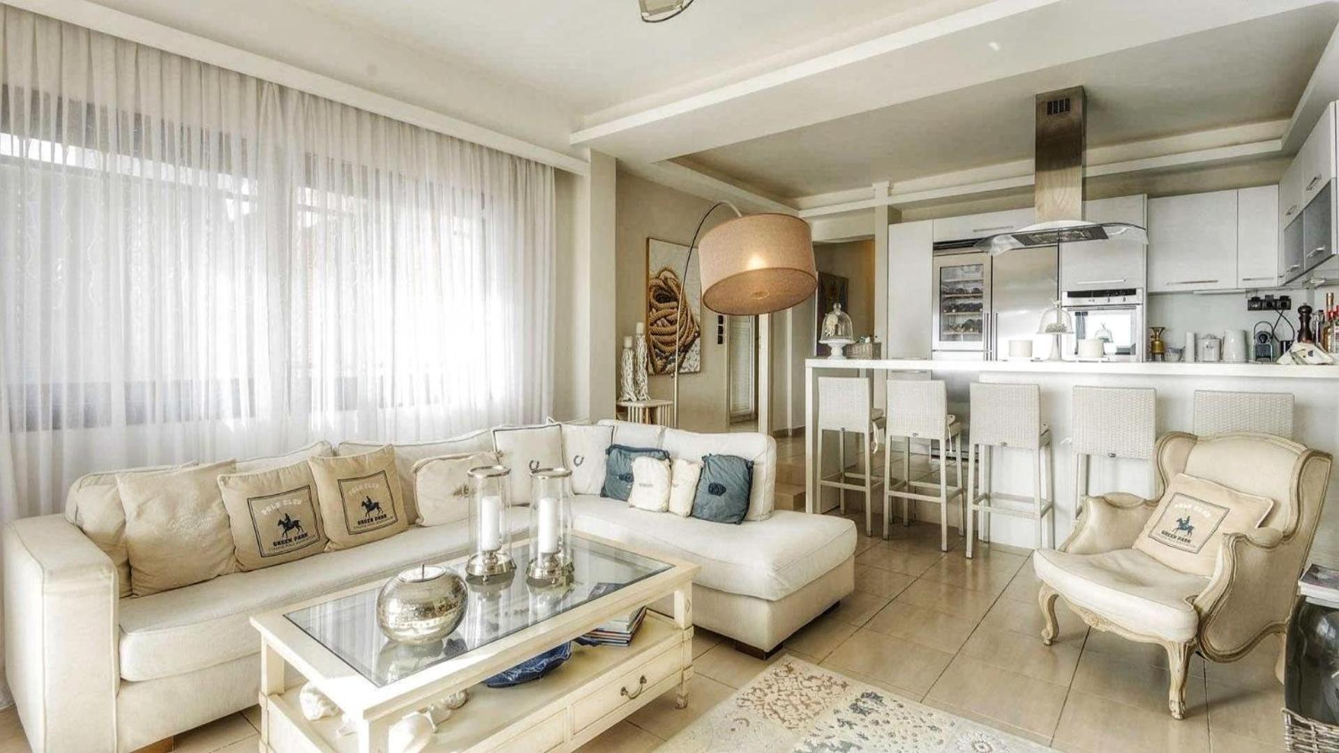 Three-Bedroom Villa photo 1