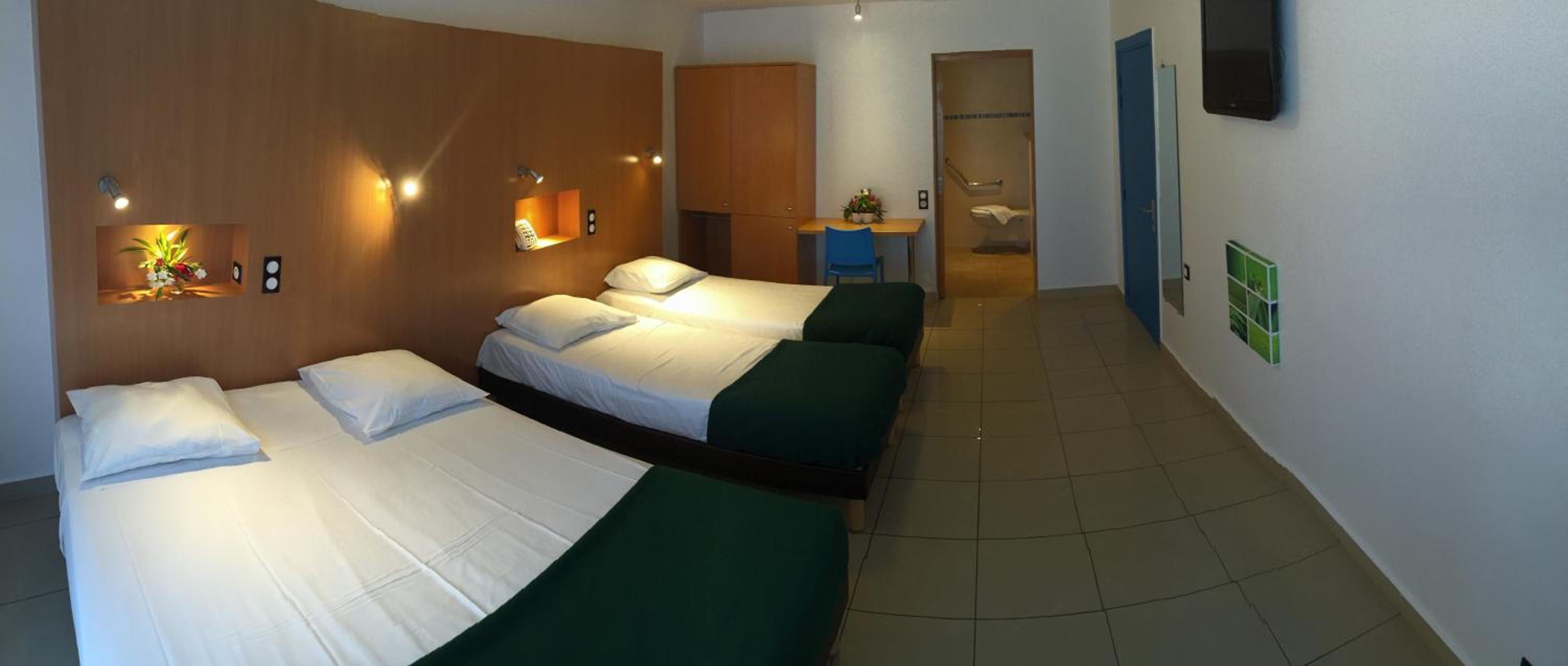 Quadruple Room - Photo 3