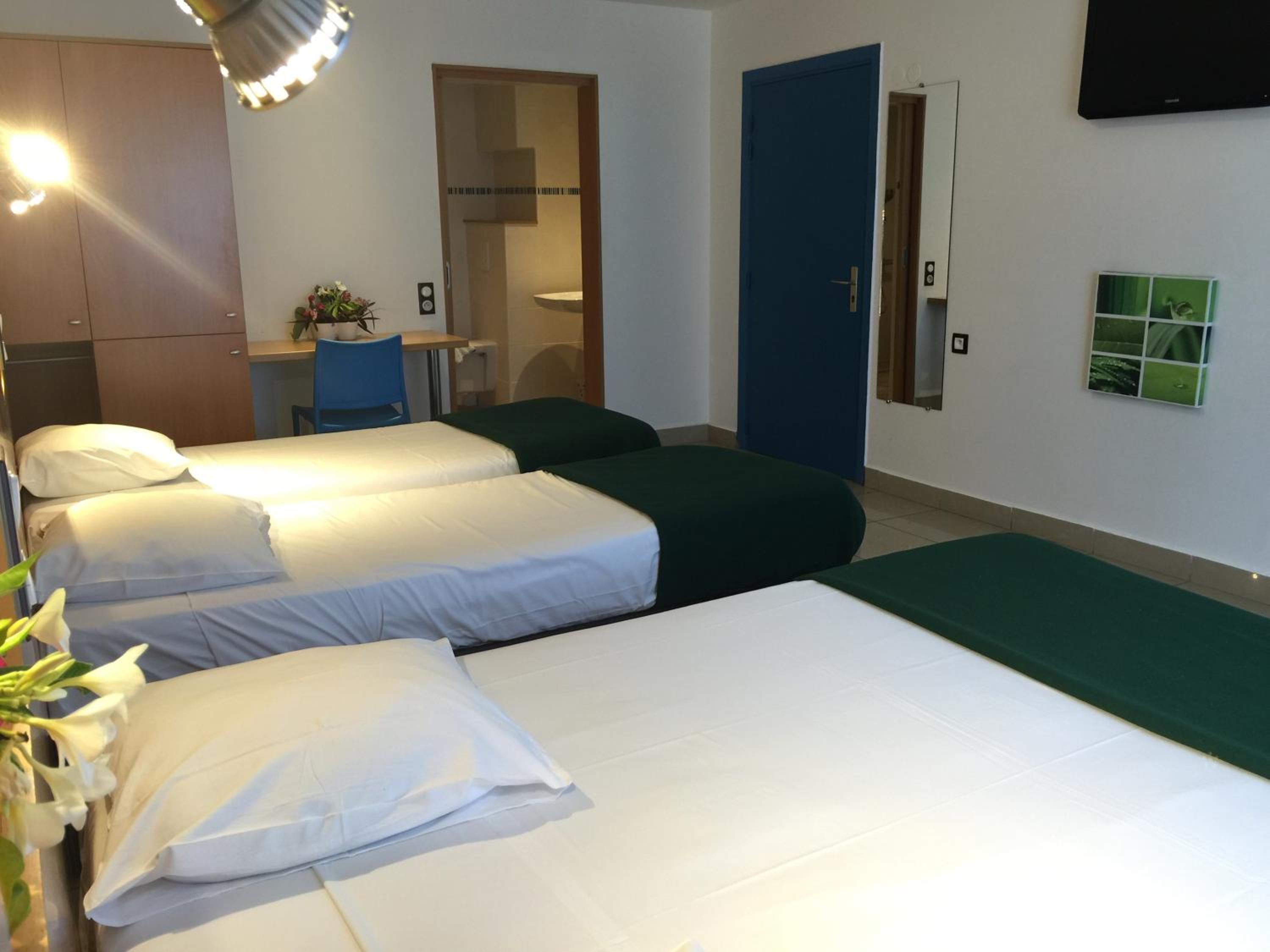 Quadruple Room - Photo 1