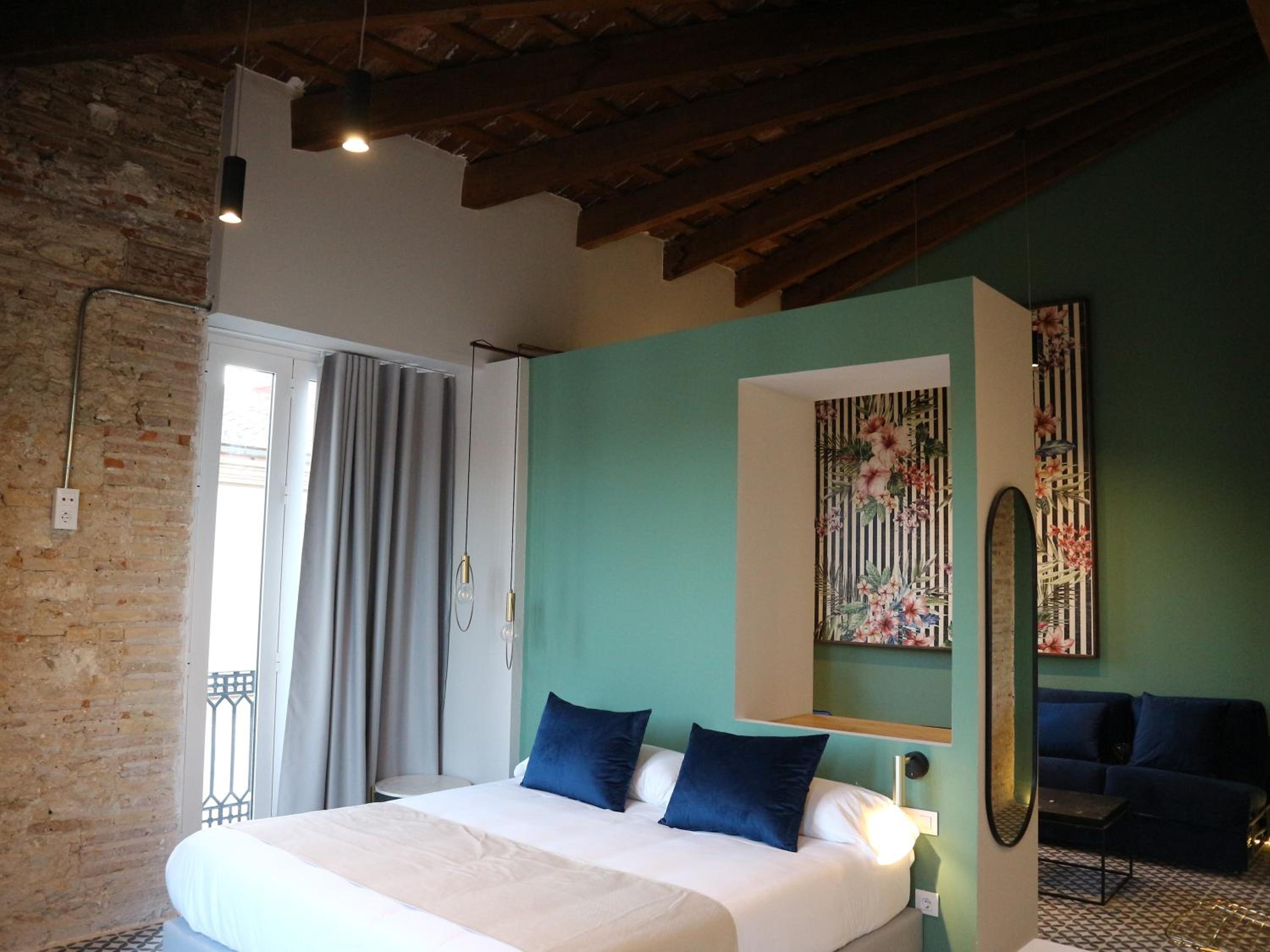 Suite with Hot Tub - Photo 2