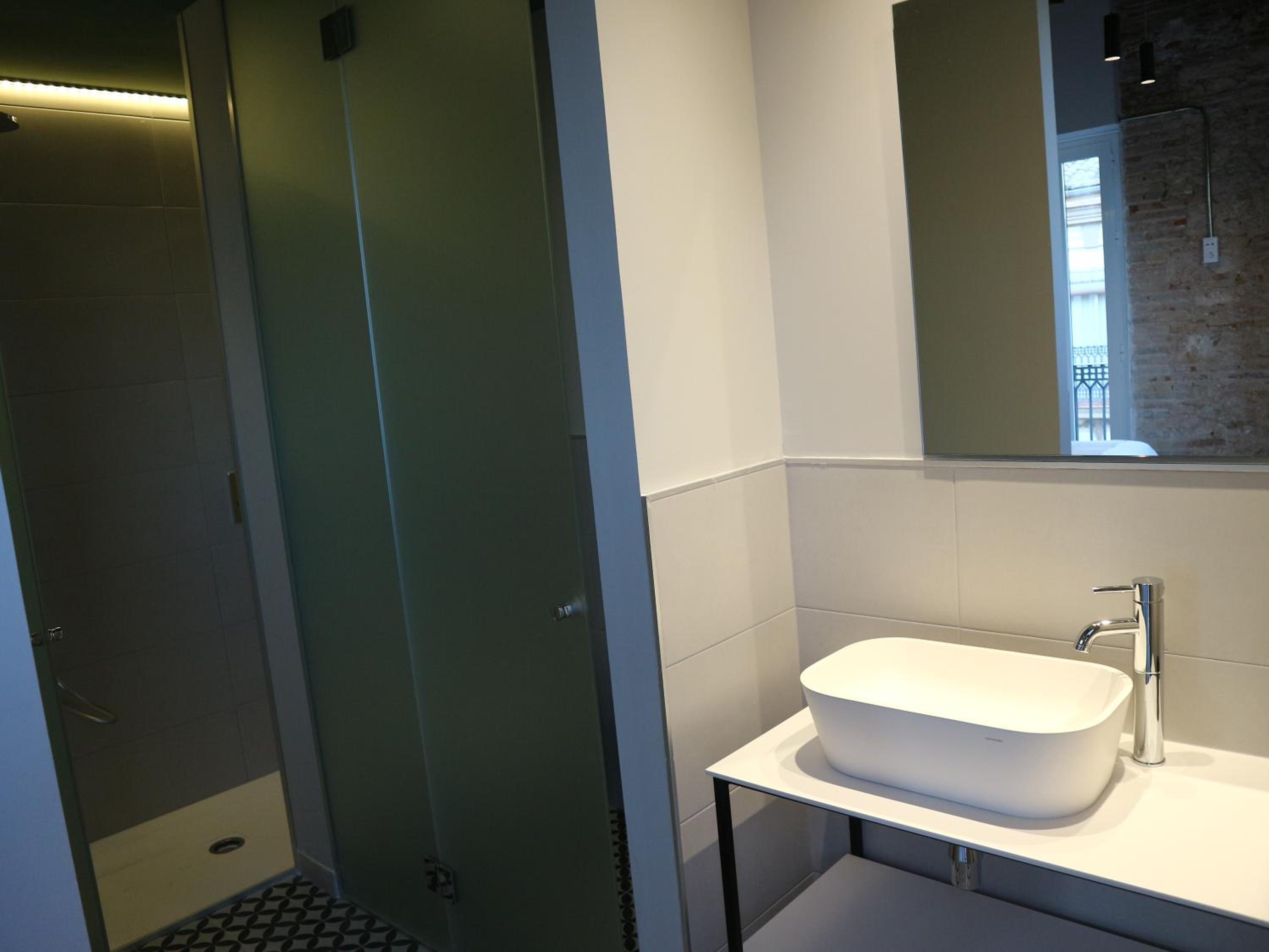 Suite with Hot Tub - Photo 10