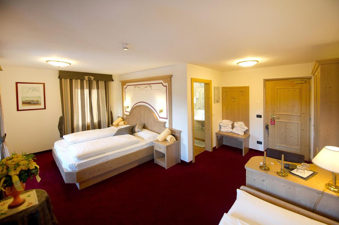 Superior Double or Twin Room with Mountain View photo 1