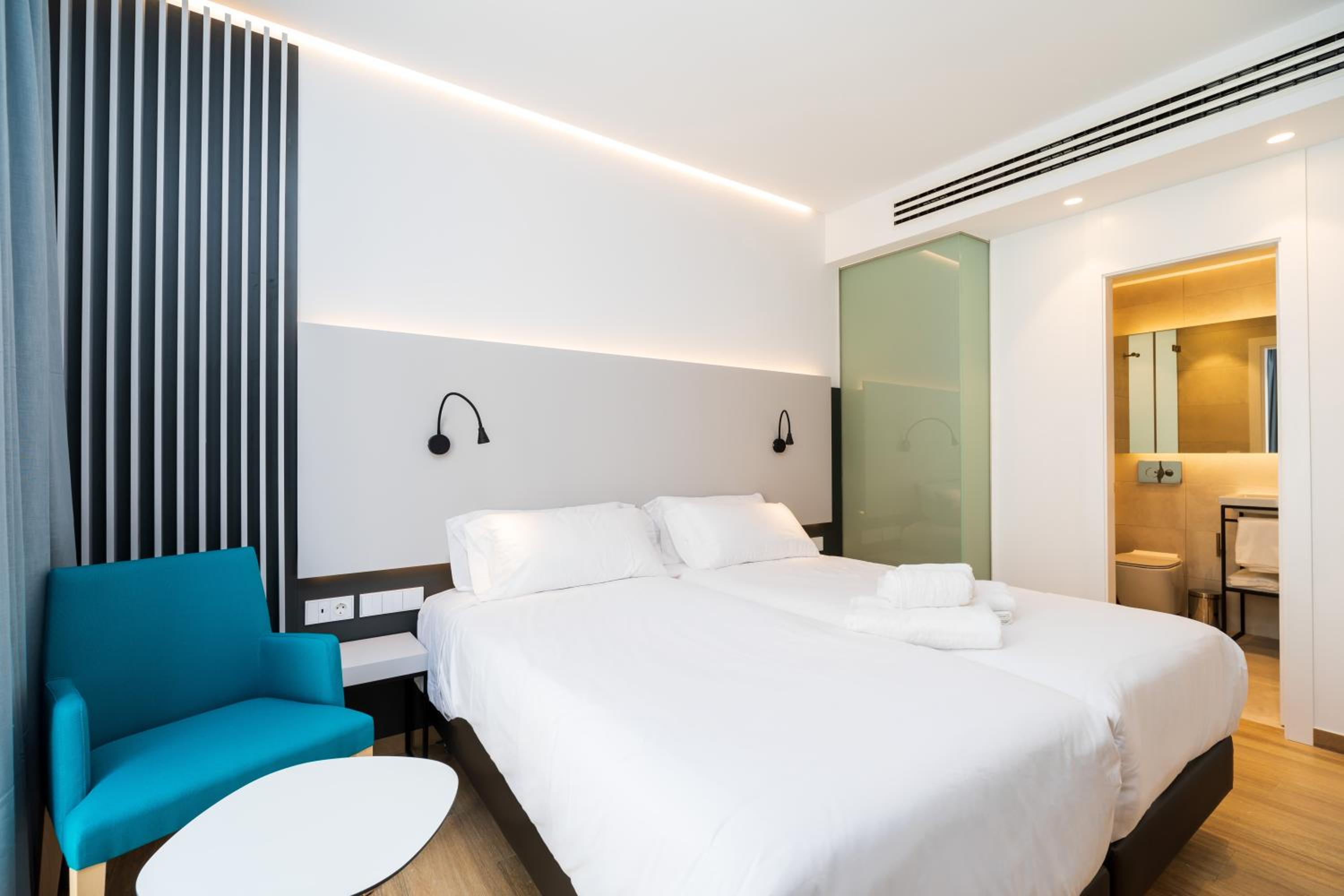 Deluxe Double or Twin Room with Balcony - Photo 1