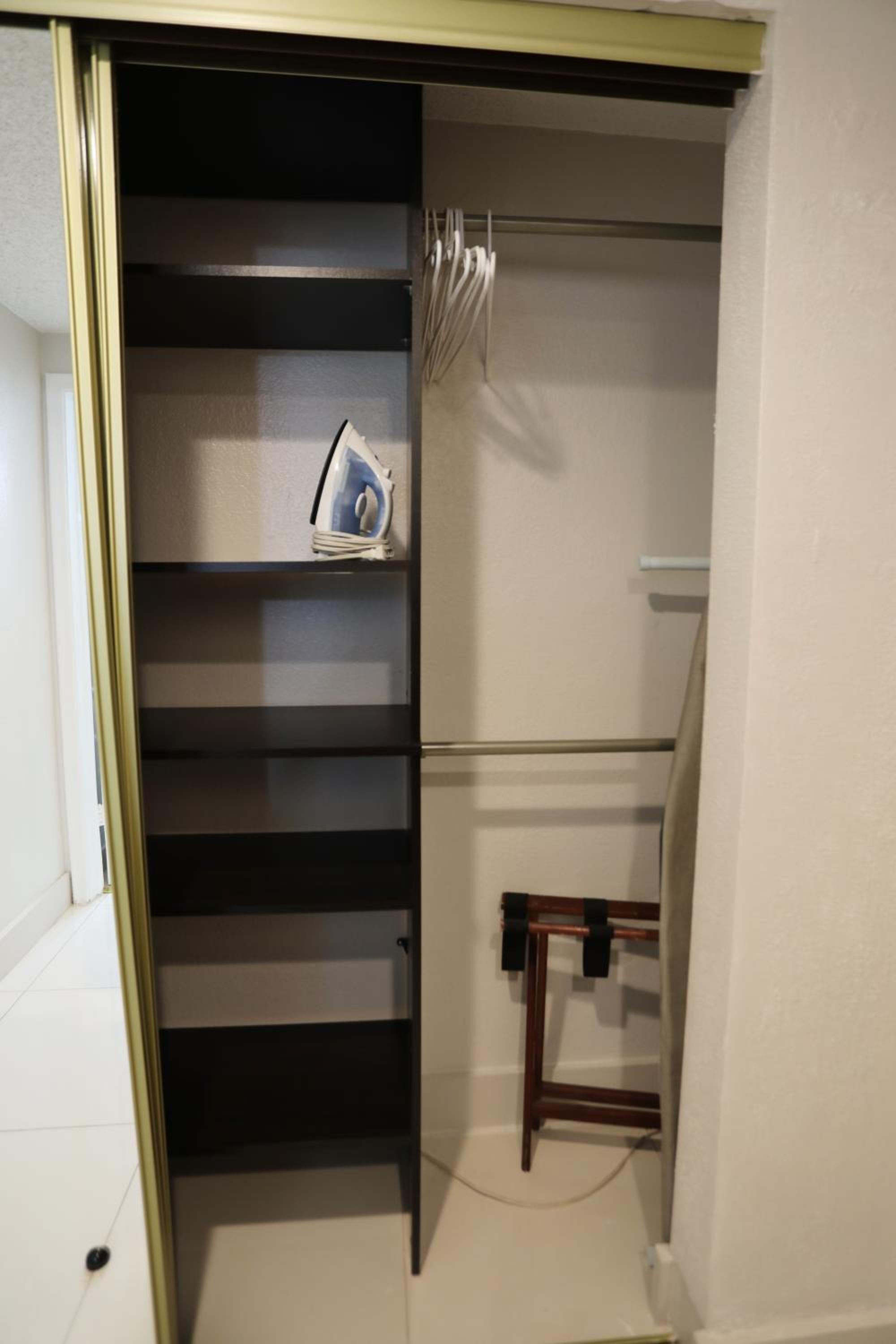Deluxe King with Balcony, Kitchenette and Sofa Bed - Photo 10