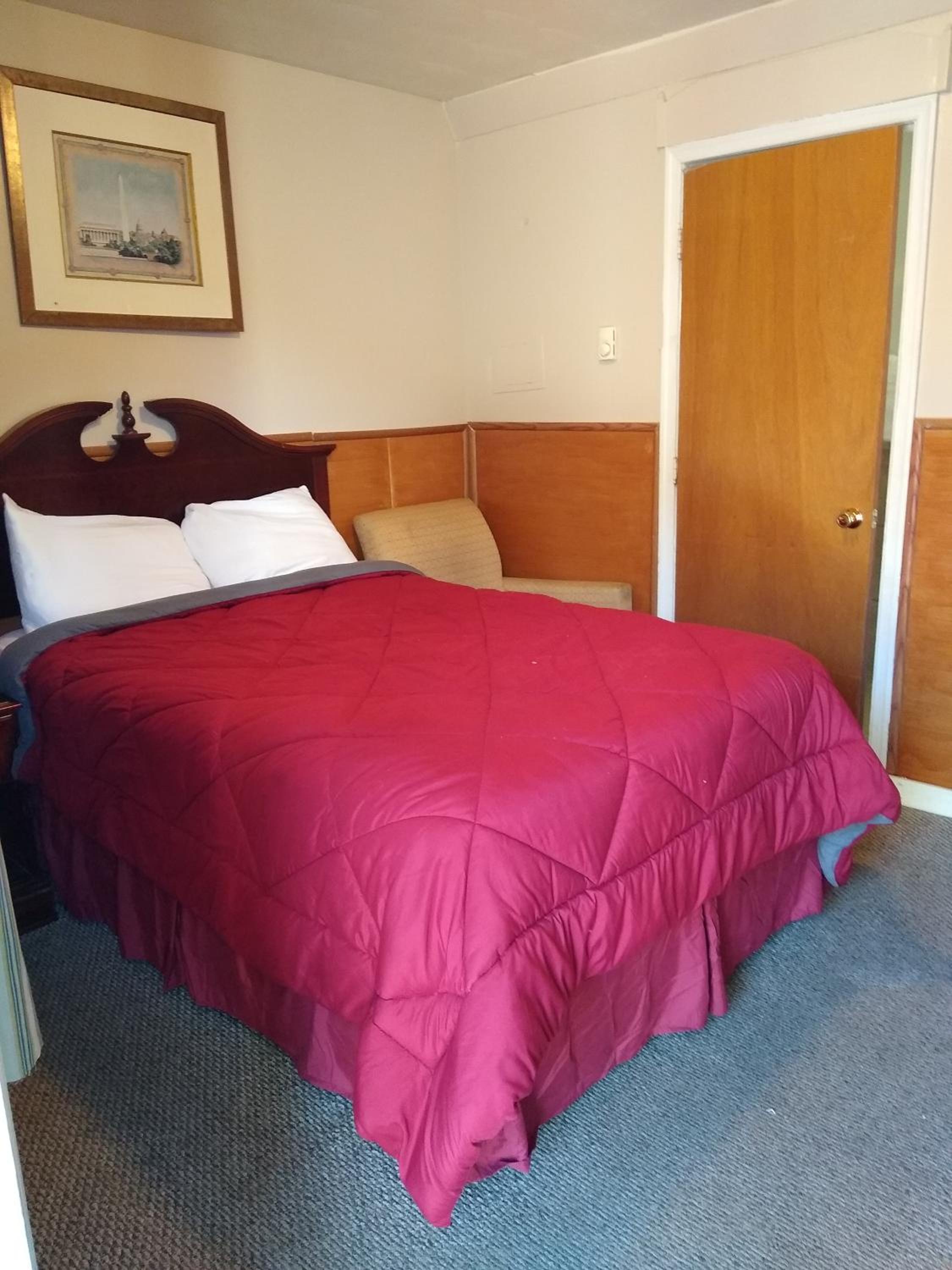 Queen Room - Photo 15