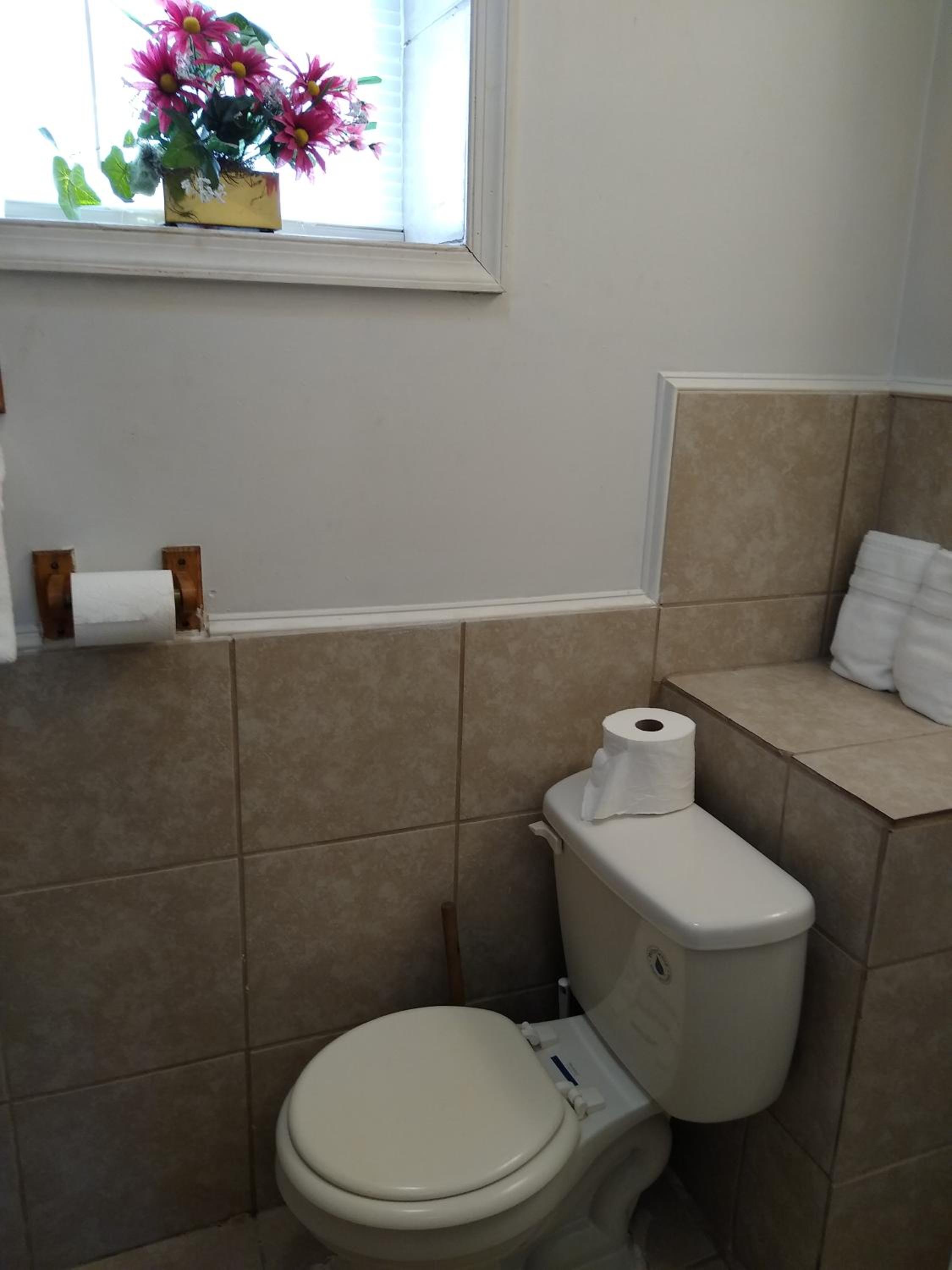 Queen Room - Photo 16