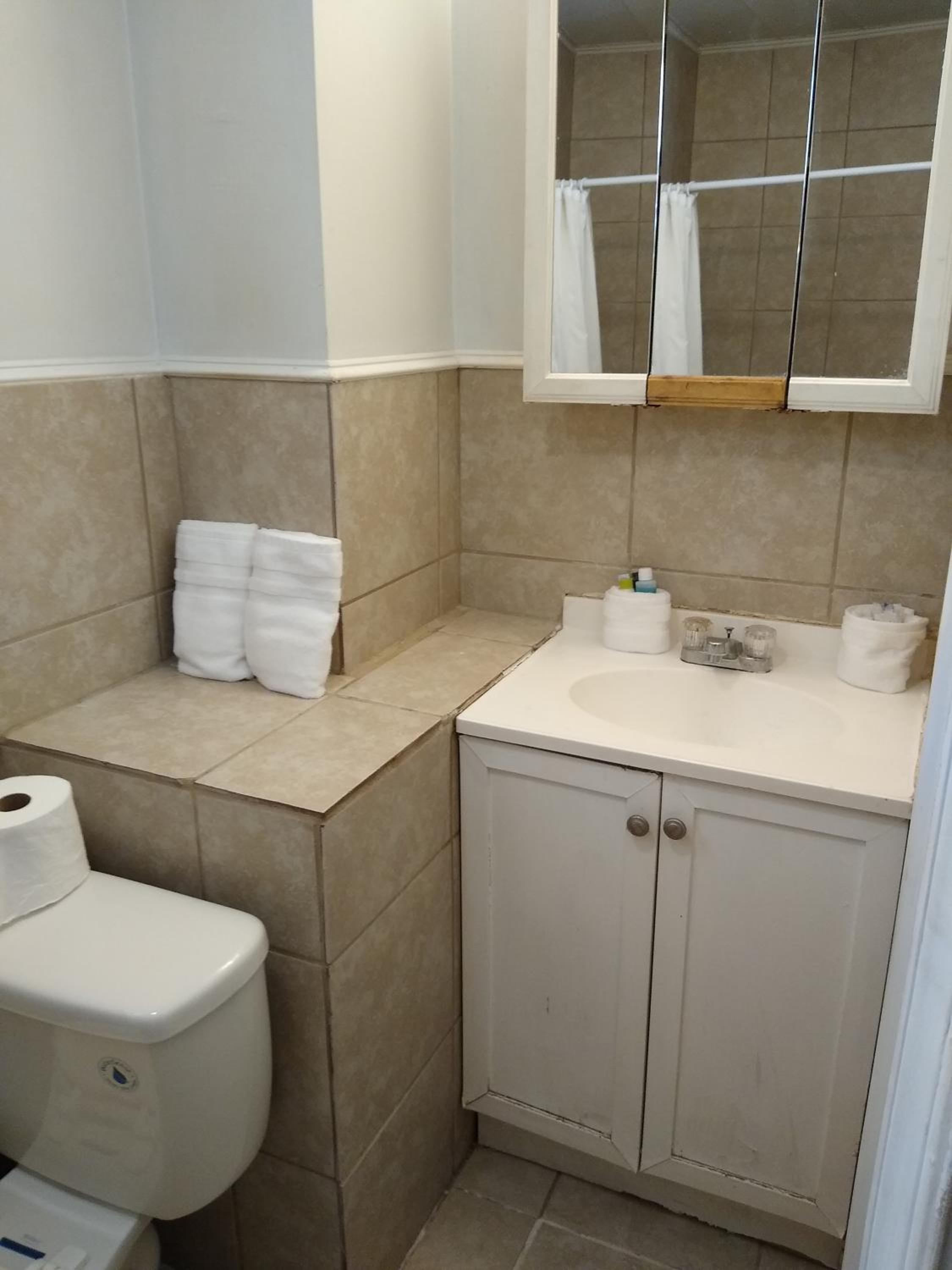 Queen Room - Photo 17