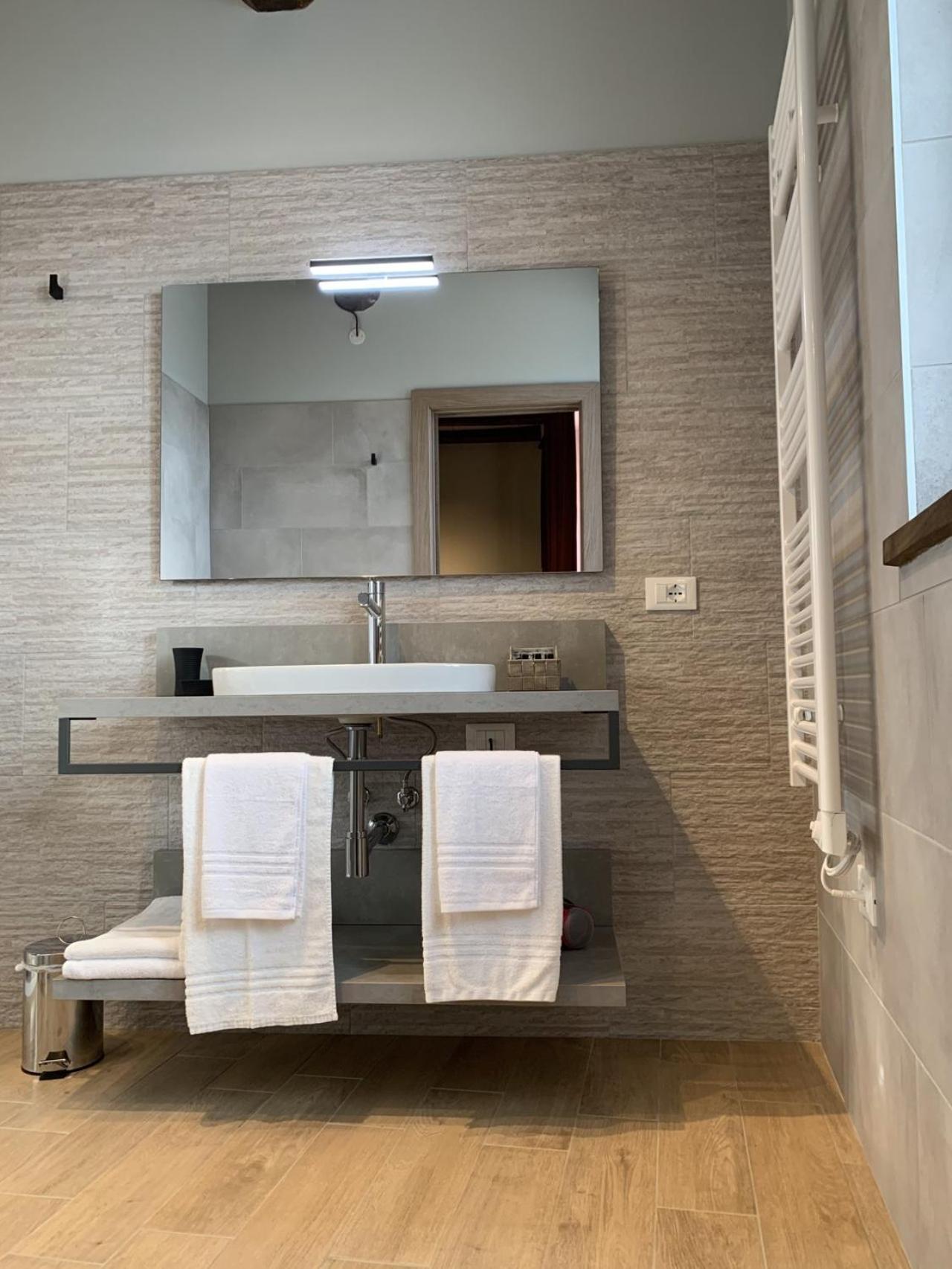 Large Double or Twin Room - Photo 4