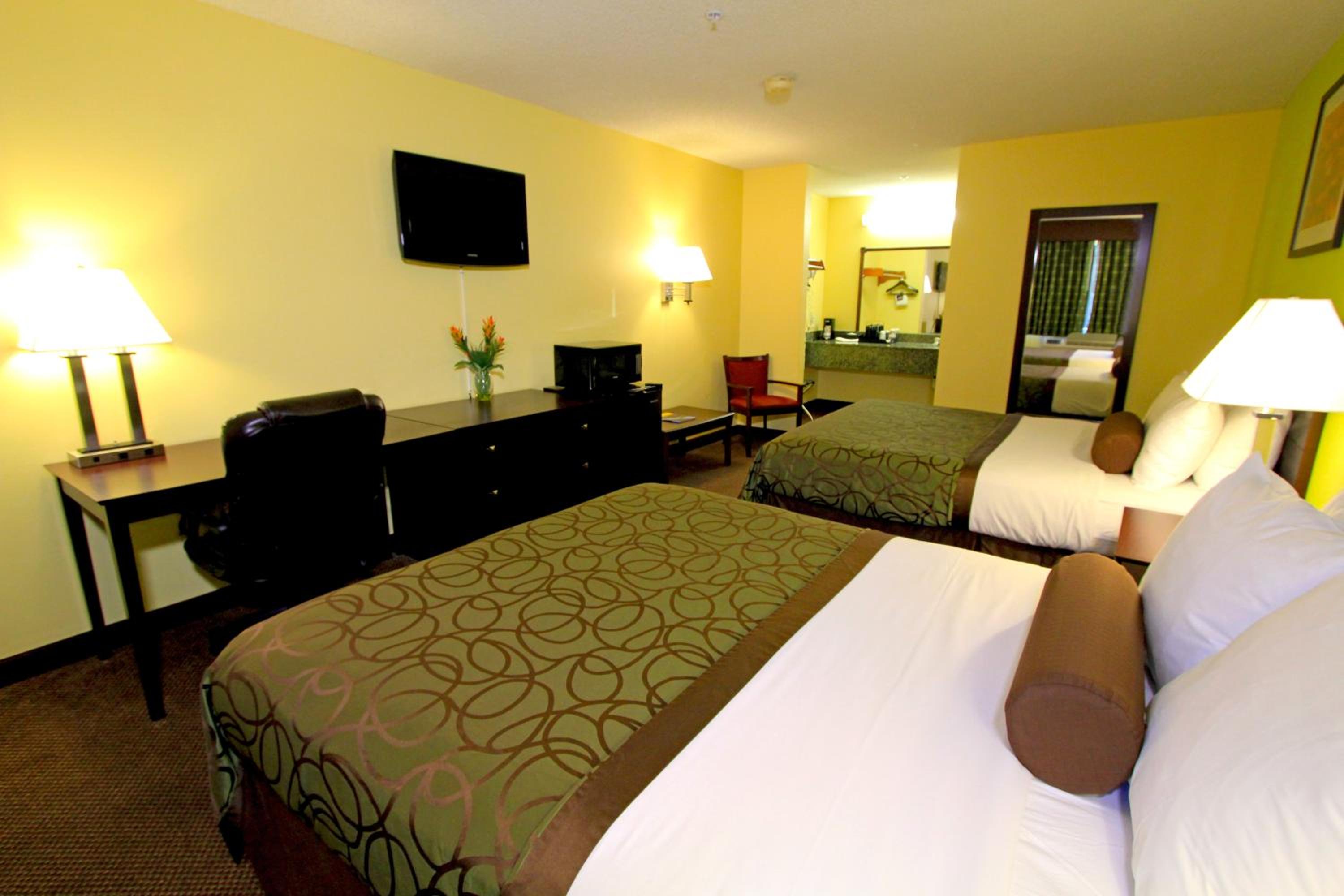Queen Room with Two Queen Beds and Bathtub- Disability Access/Smoking - Photo 3
