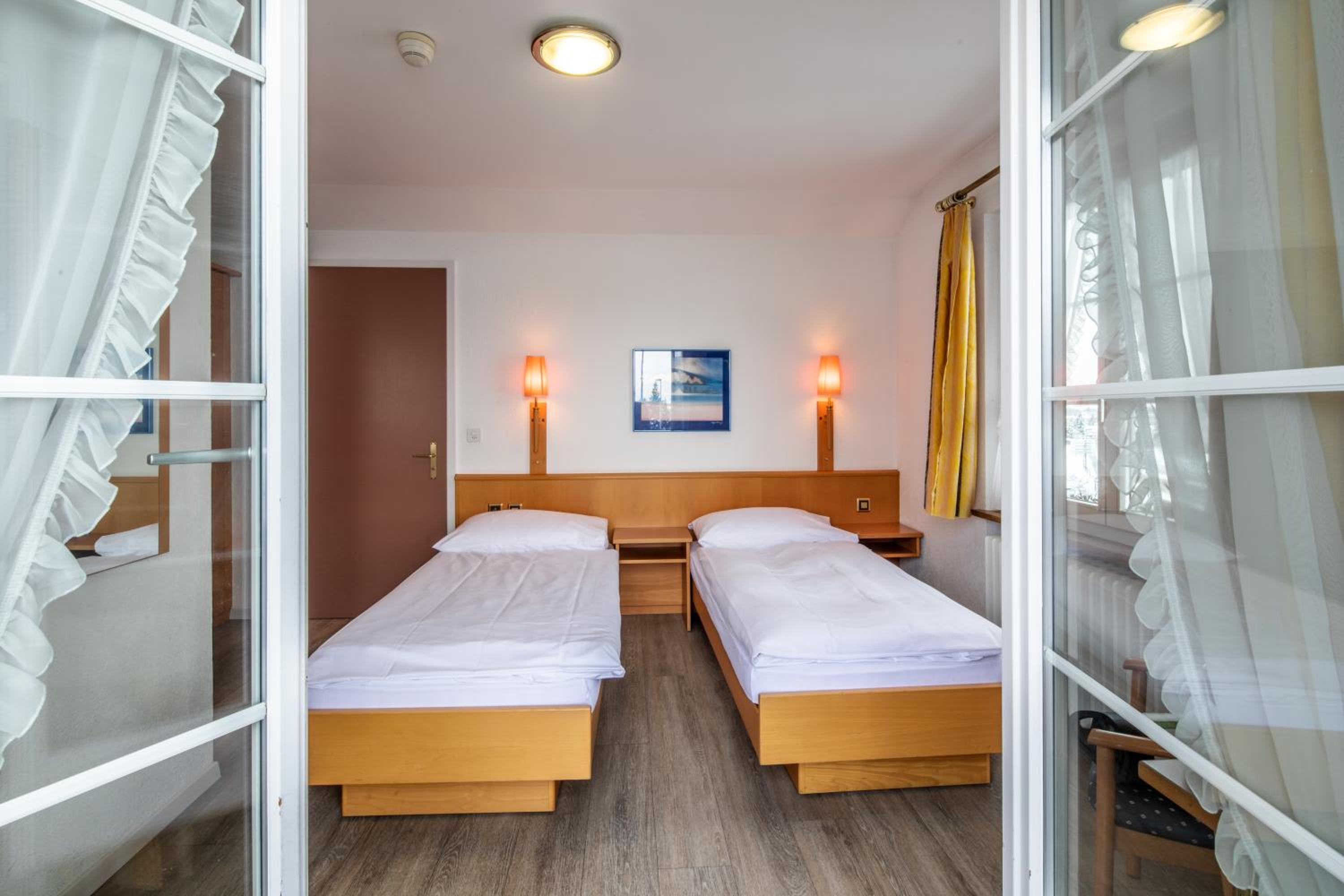 Economy Double Room photo 3
