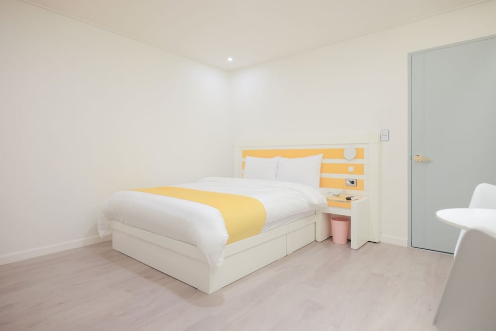 Standard Double Room - Photo 2