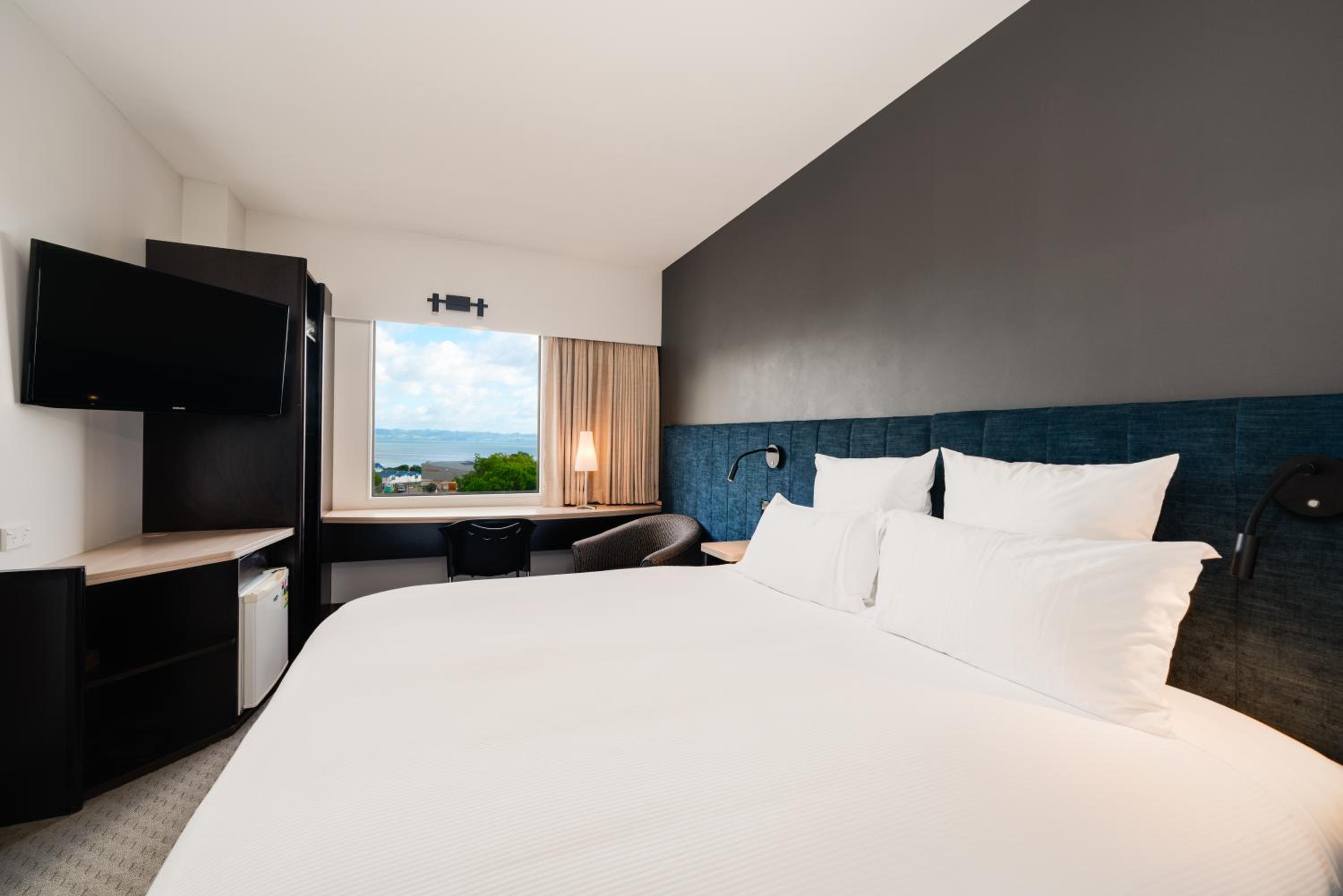 King Room with Lake View - Photo 1