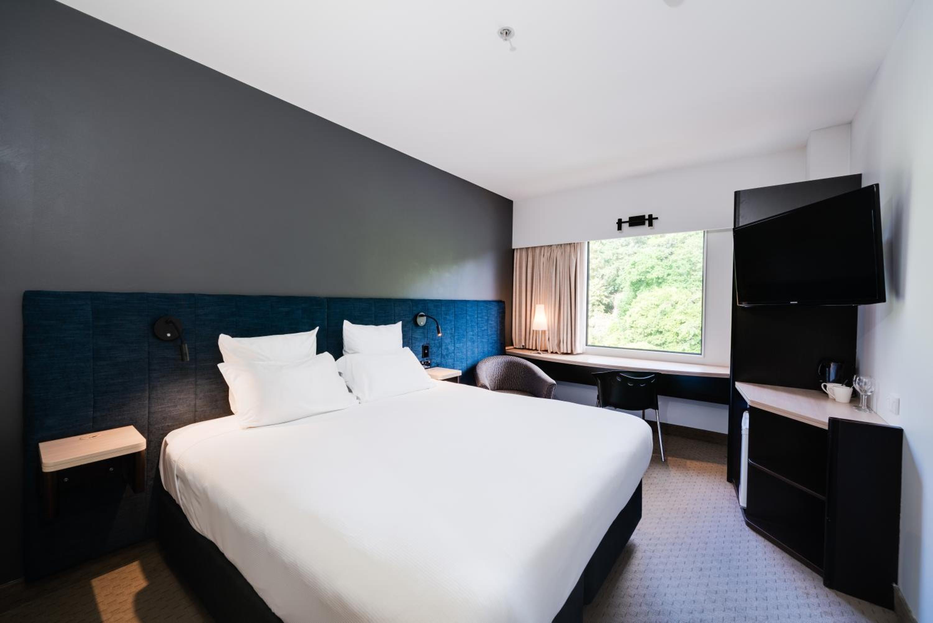 King Room with City View - Photo 1