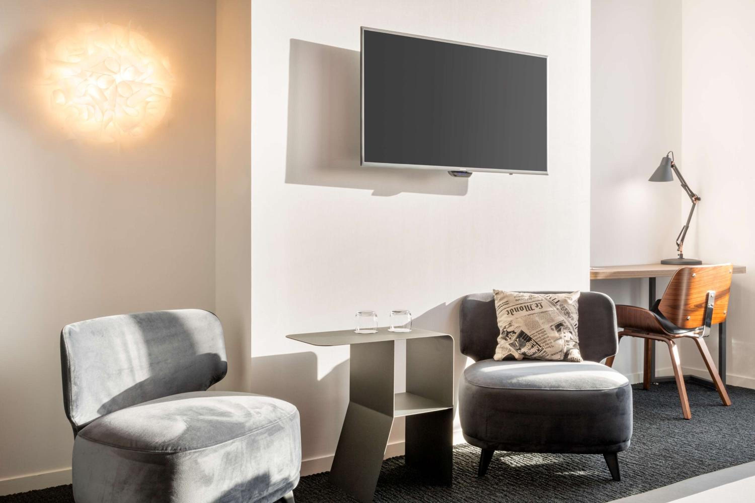 Junior King Suite with Terrace and Spa Access - Photo 9