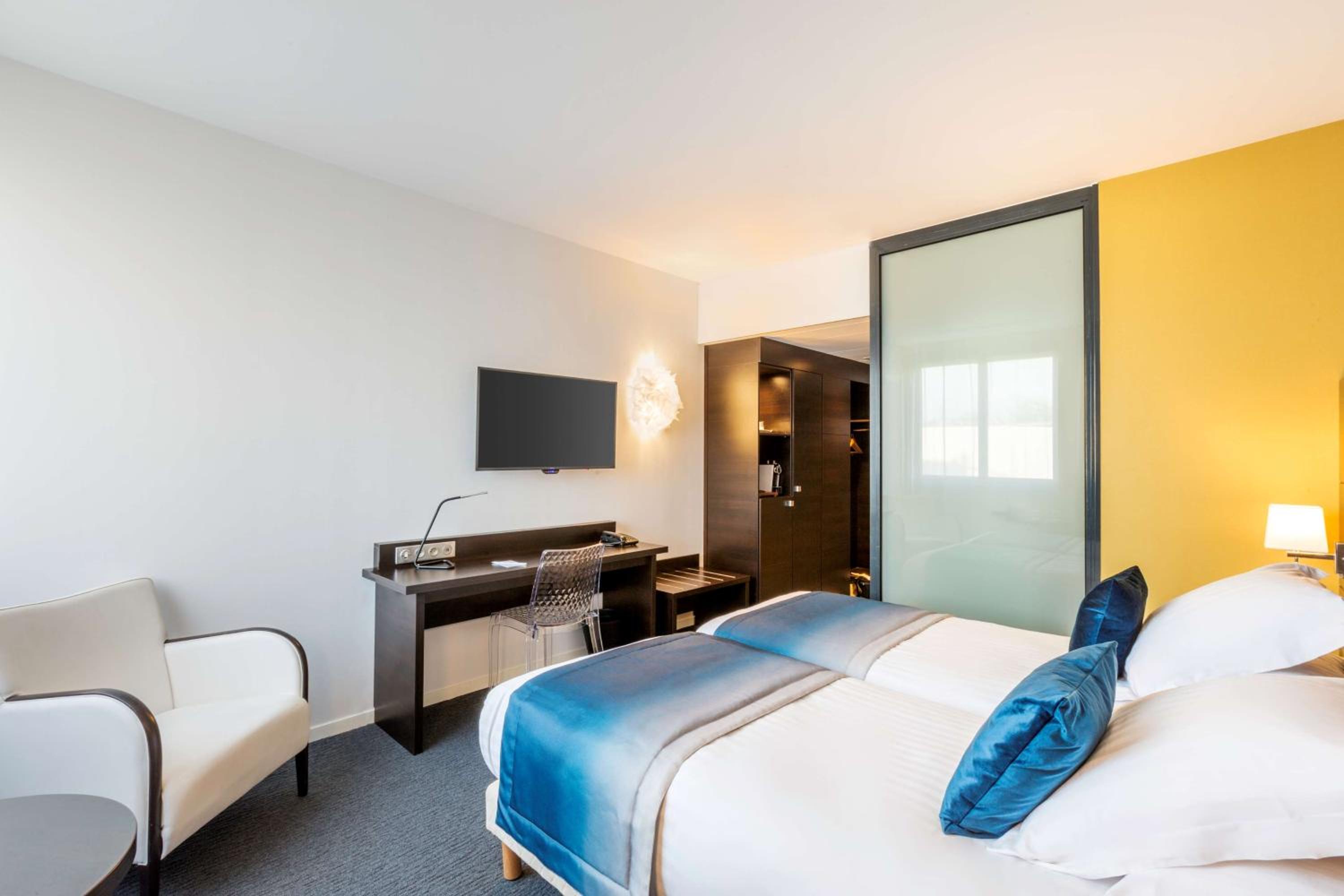 Executive Queen Room - Photo 9