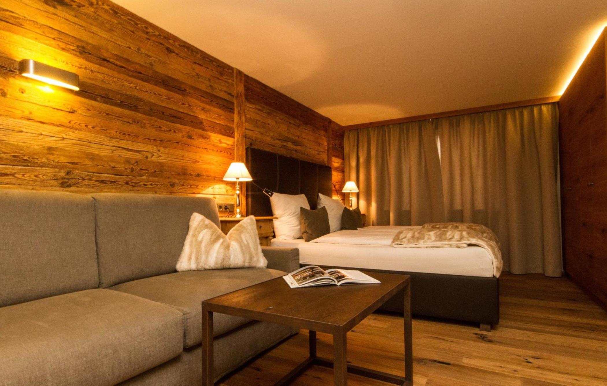 Three-Bedroom Apartment with private sauna and Terrace