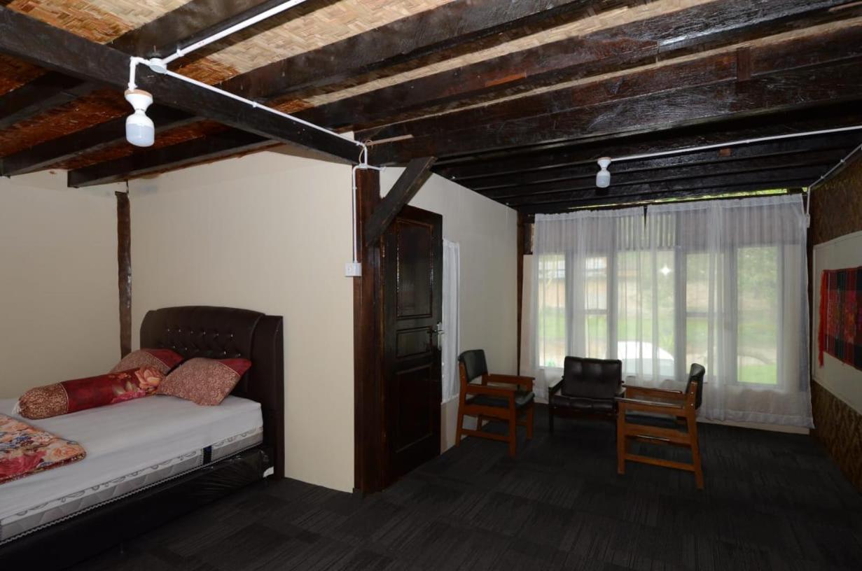 Family Room with Private Bathroom - Photo 3