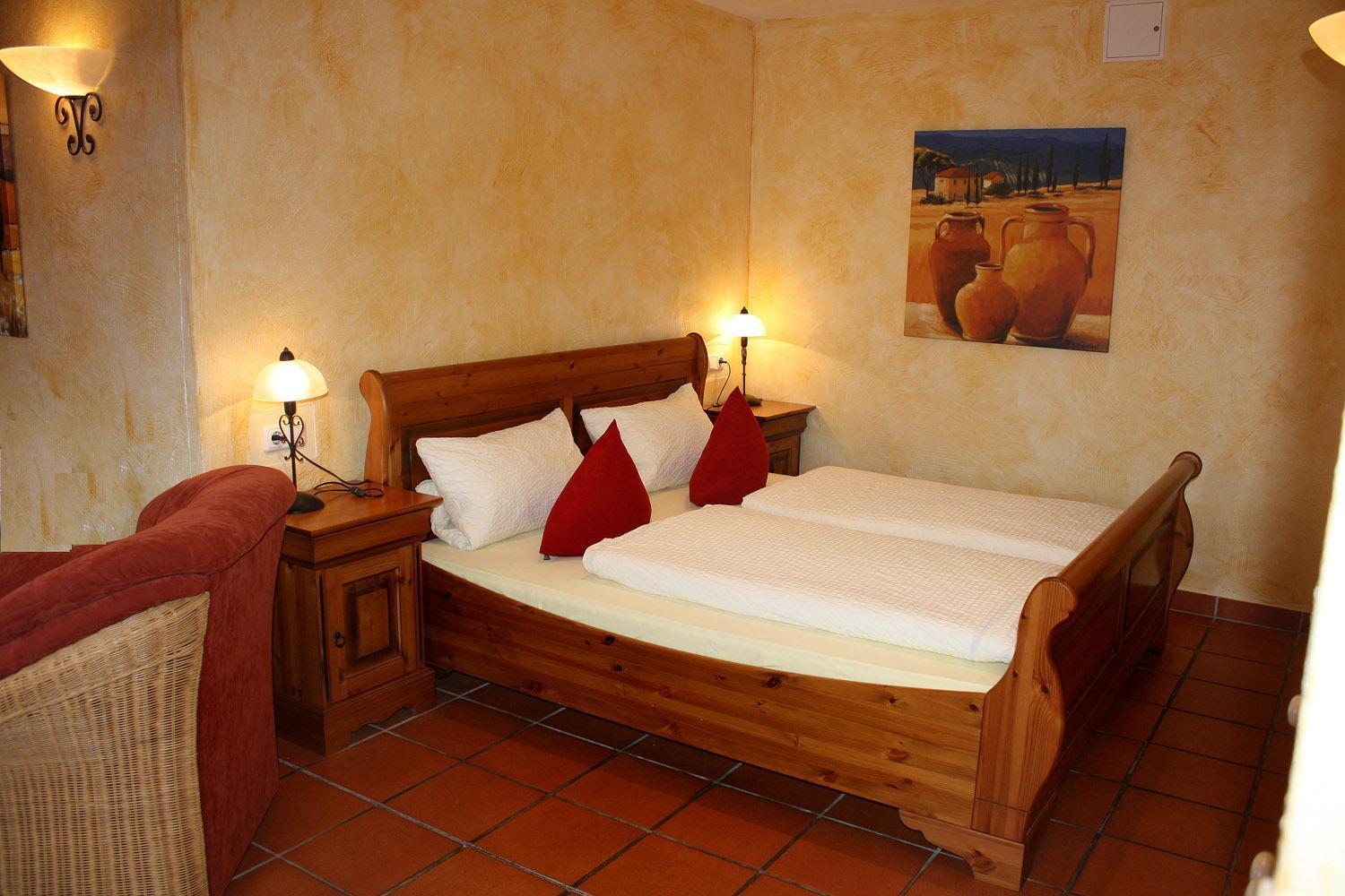 Standard Double Room - Photo 7