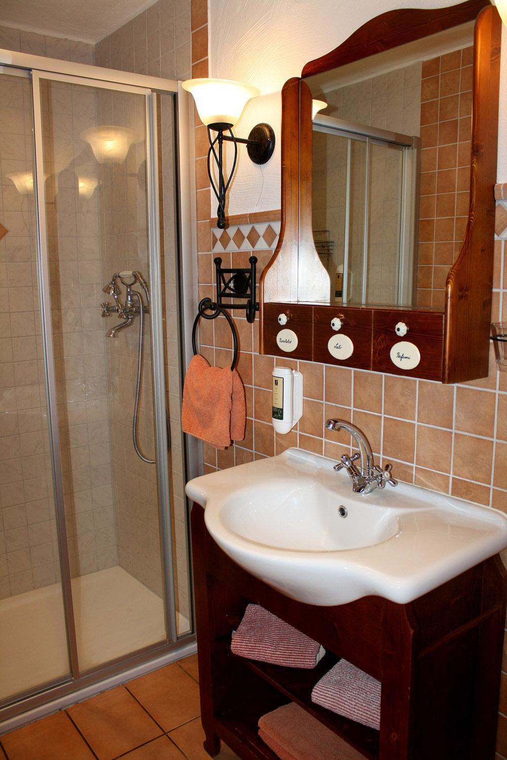 Standard Double Room - Photo 14