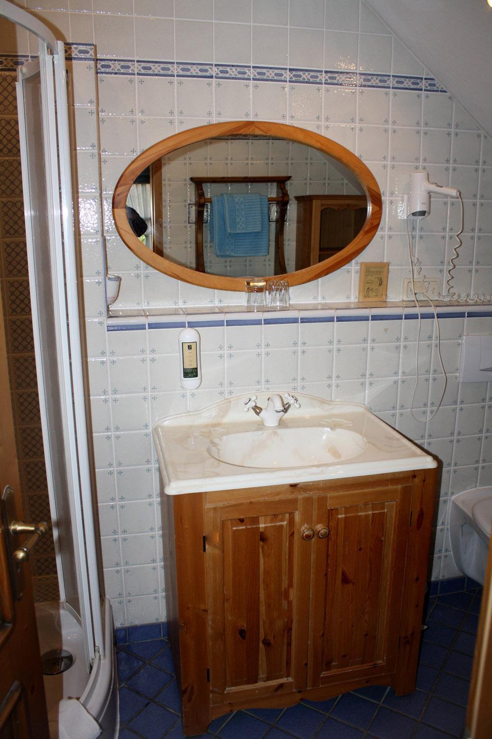 Standard Double Room - Photo 10