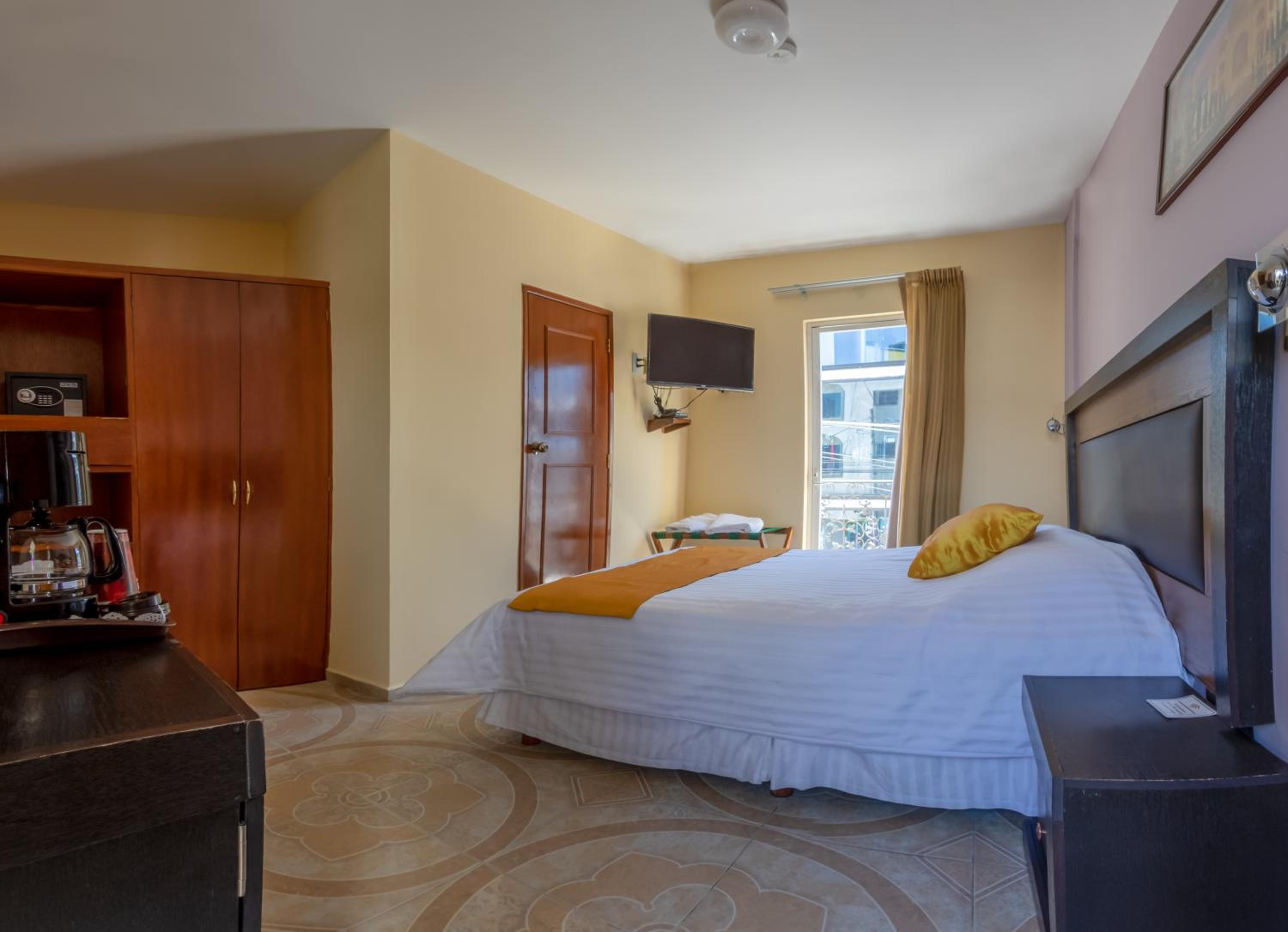Standard Queen Room photo 2