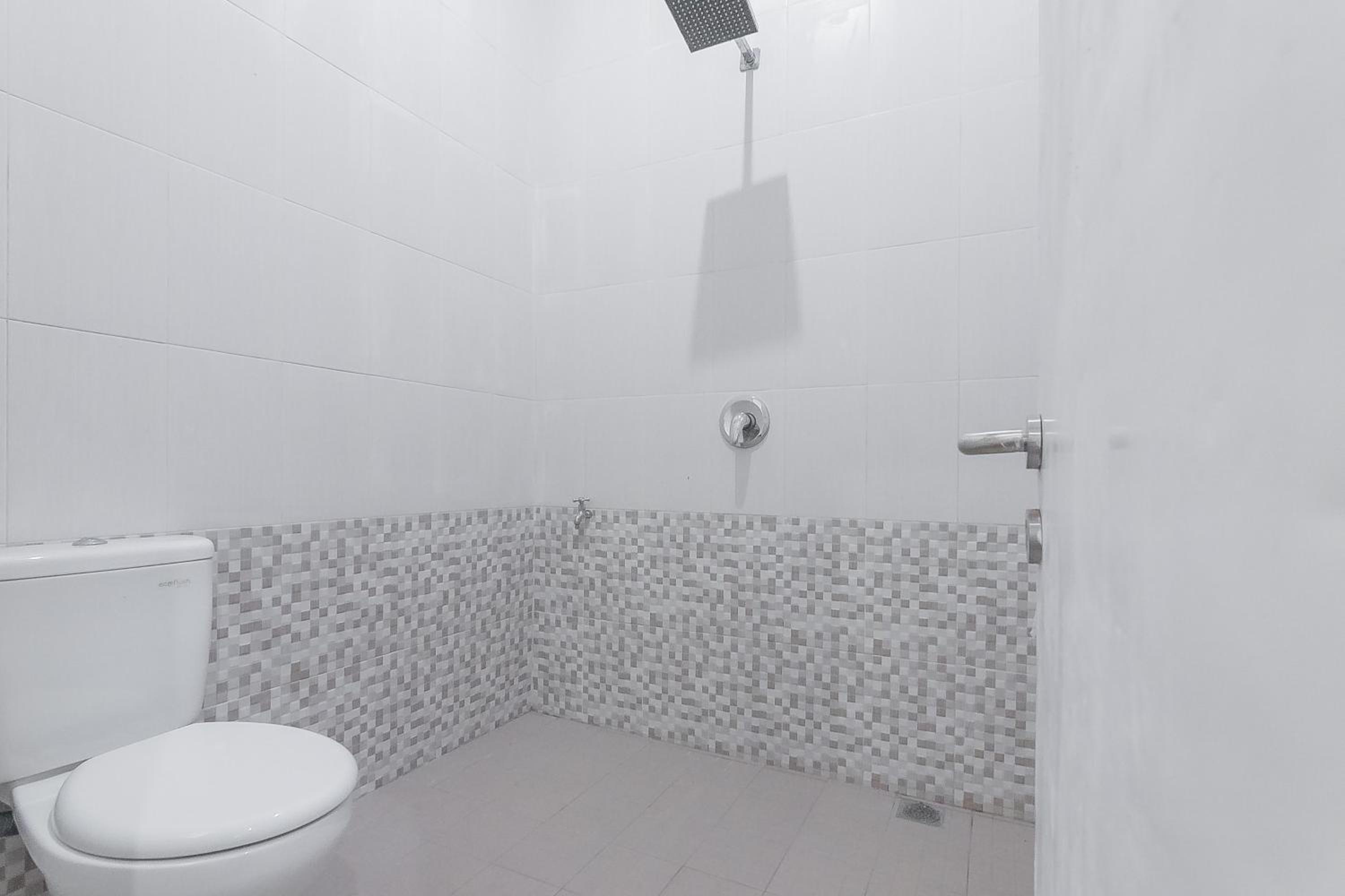 Deluxe Room - Photo 6
