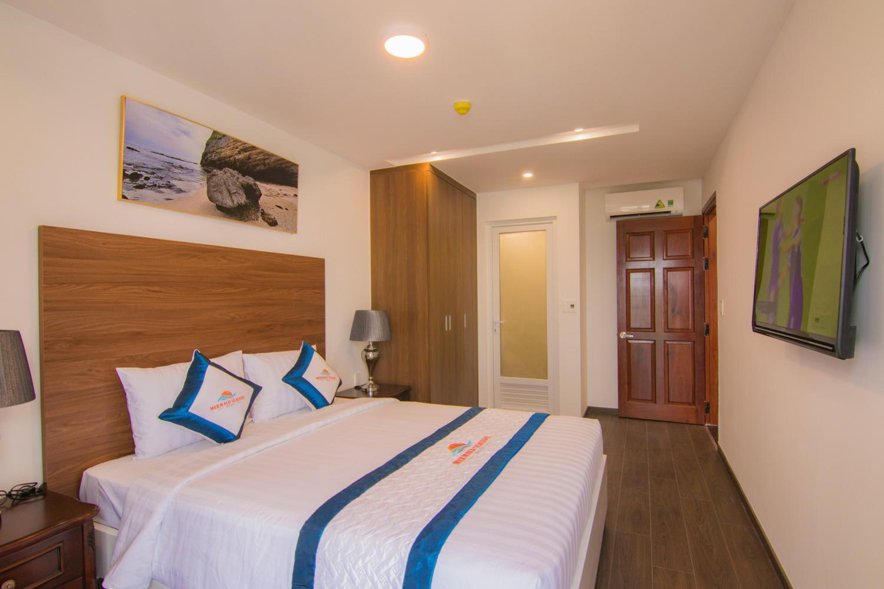 One-Bedroom Apartment - Photo 1
