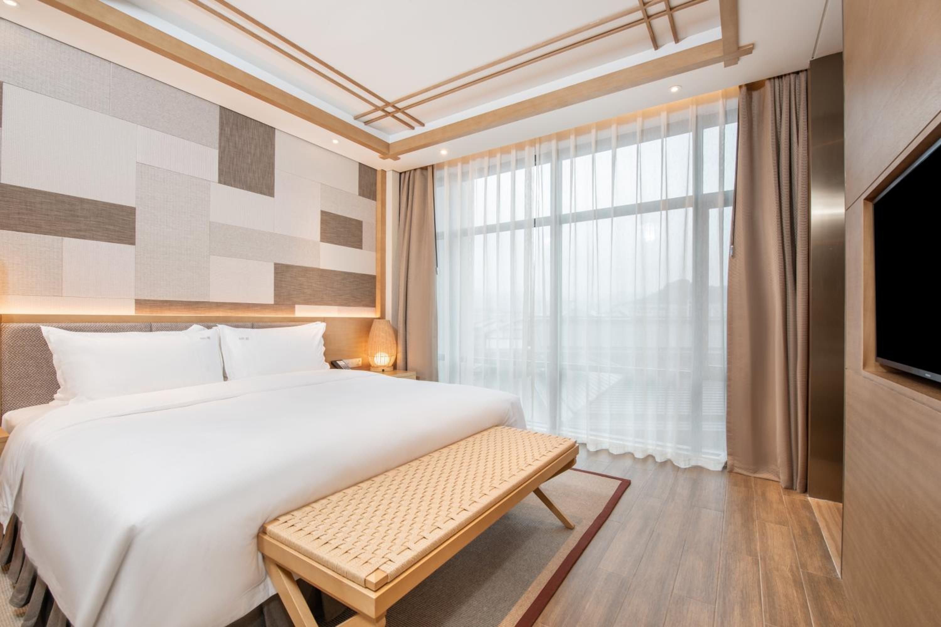 One-Bedroom Suite - Photo 3