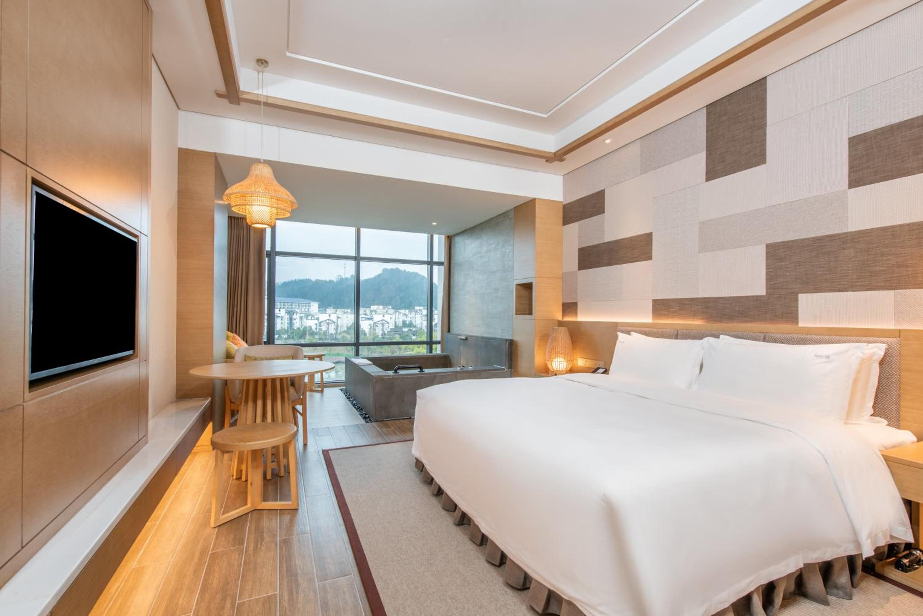 Premium King Room with Private Hot Spring - Photo 3