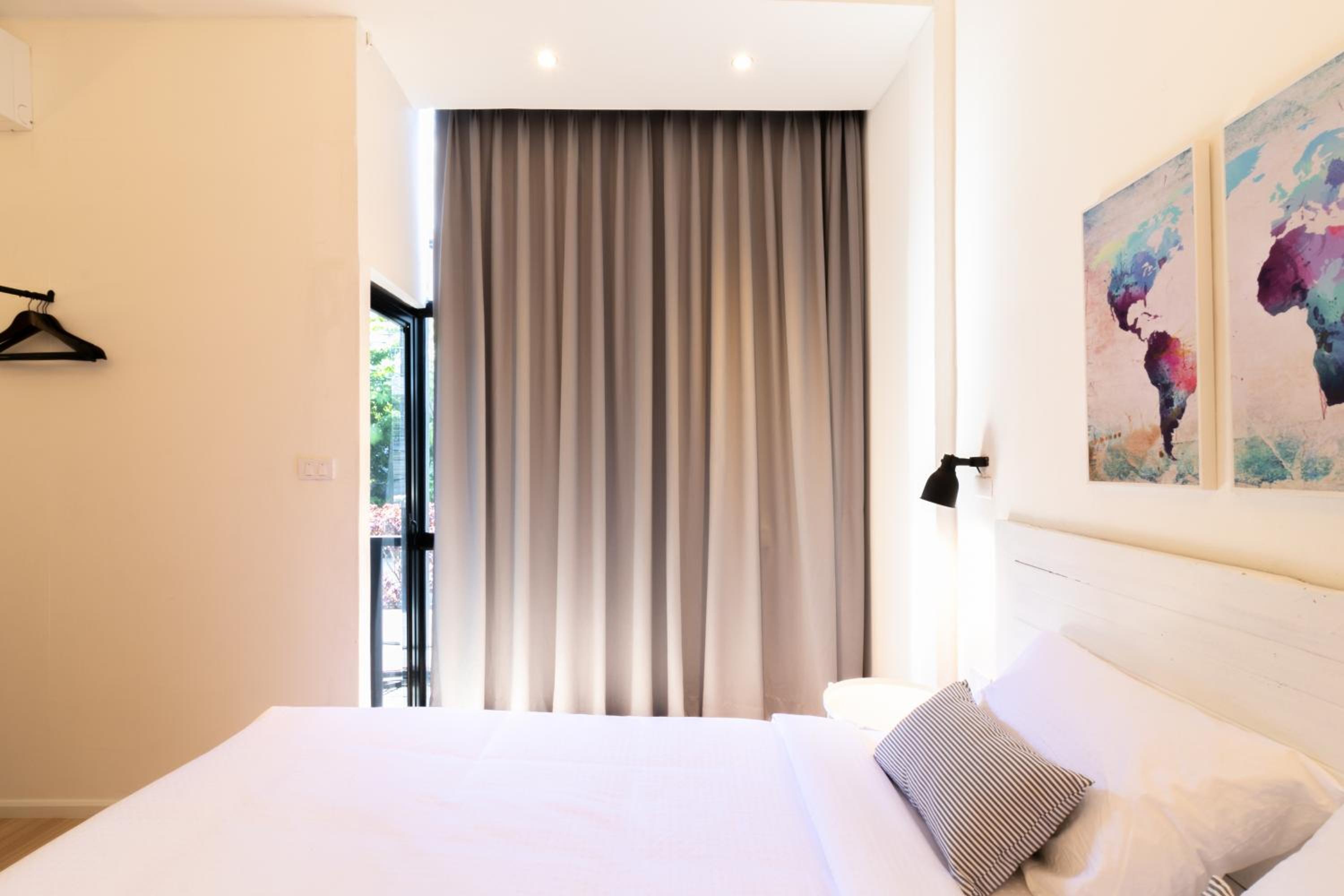 Deluxe Double Room with Balcony photo 3