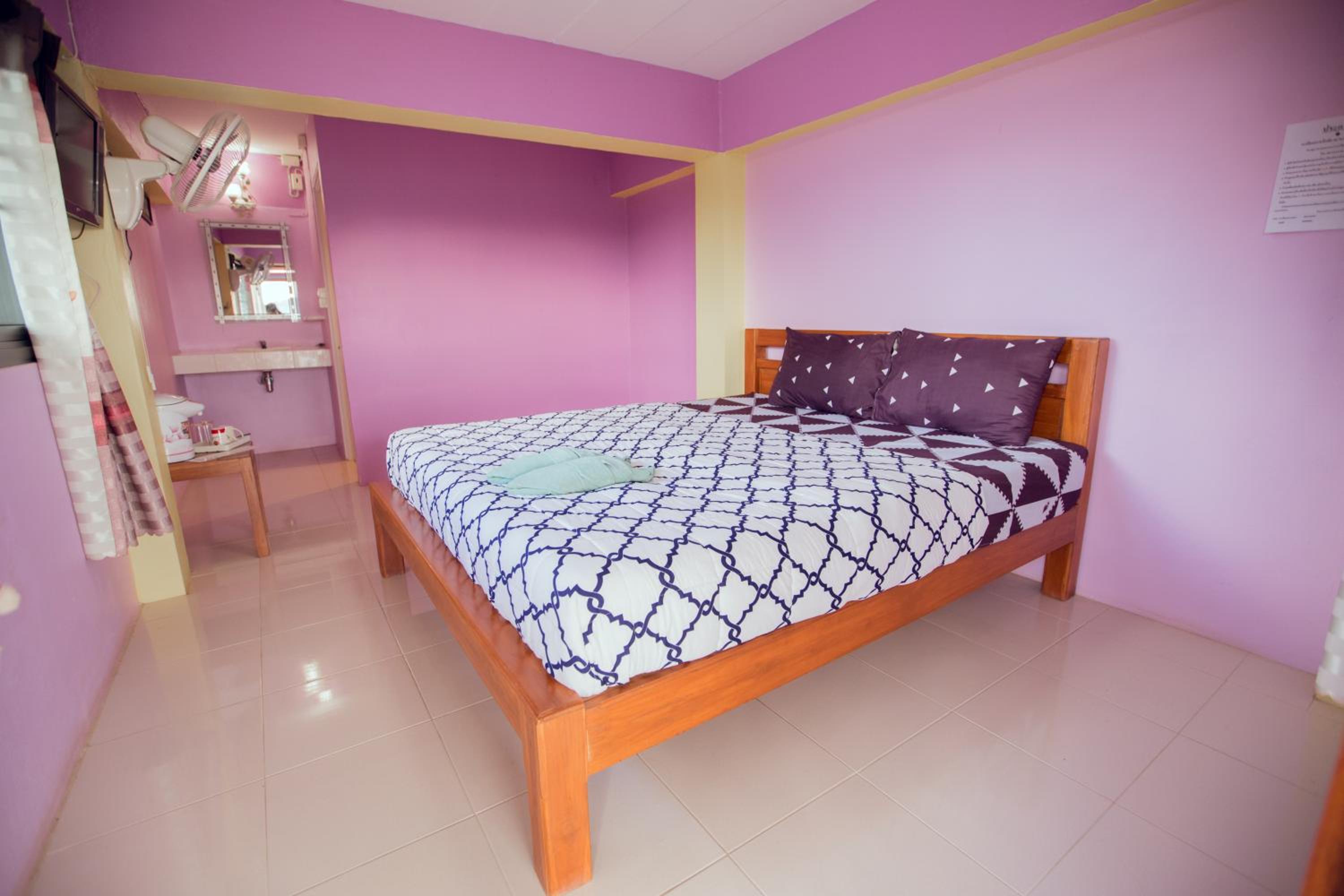 Deluxe Double Room (2 Adults + 1 Child)