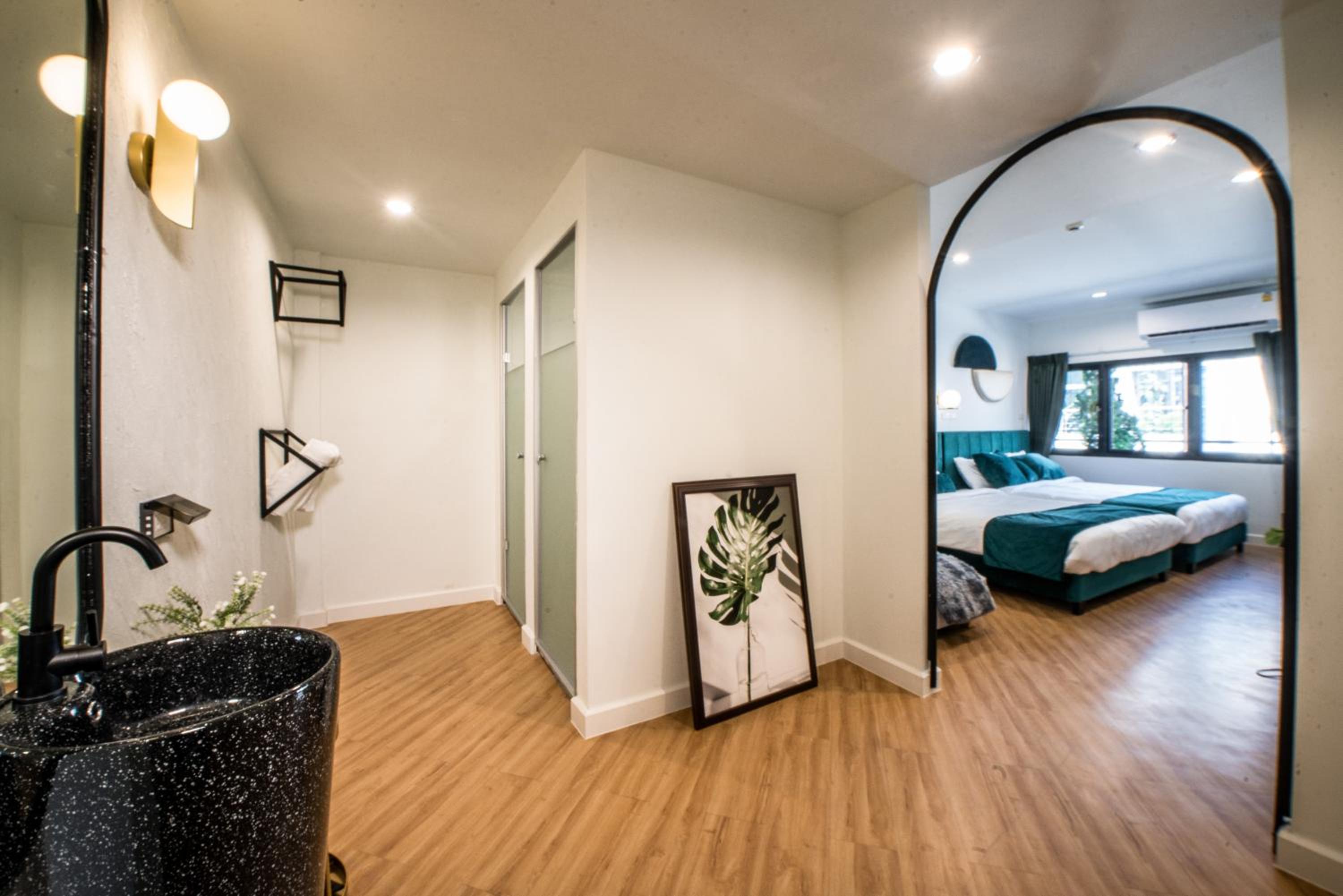 Deluxe Queen Room with Two Queen Beds photo 3