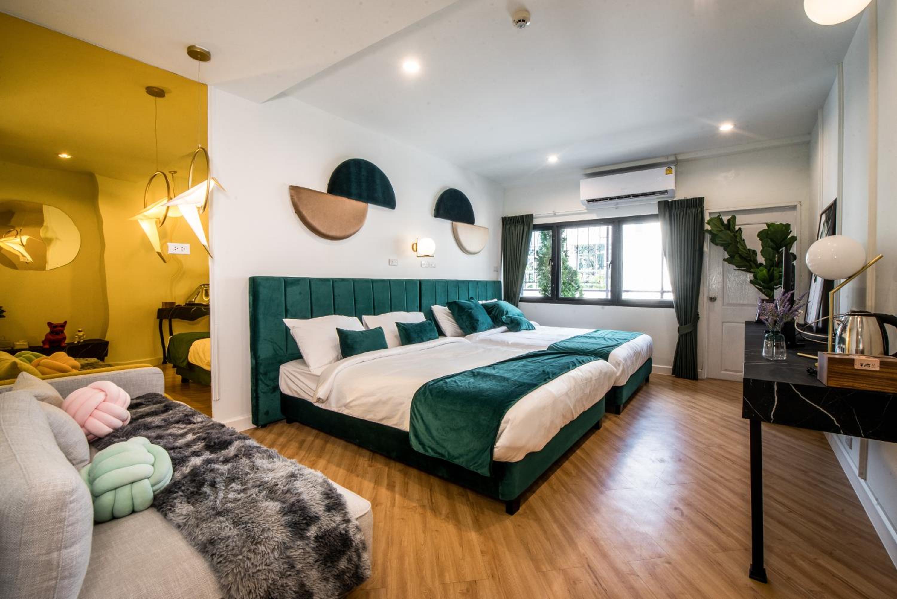 Deluxe Queen Room with Two Queen Beds photo 1