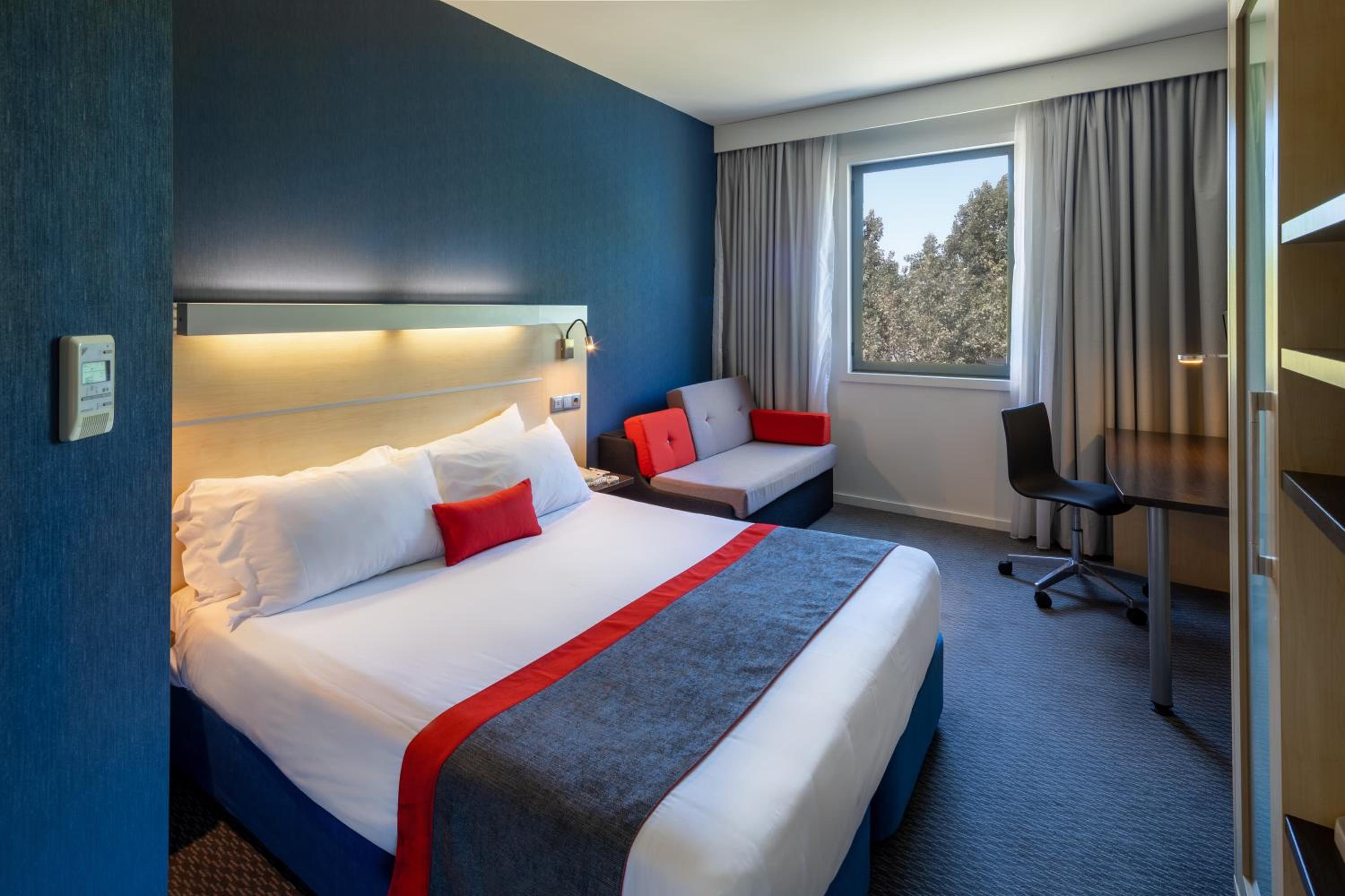 Standard Double Room with Sofa Bed - Photo 6
