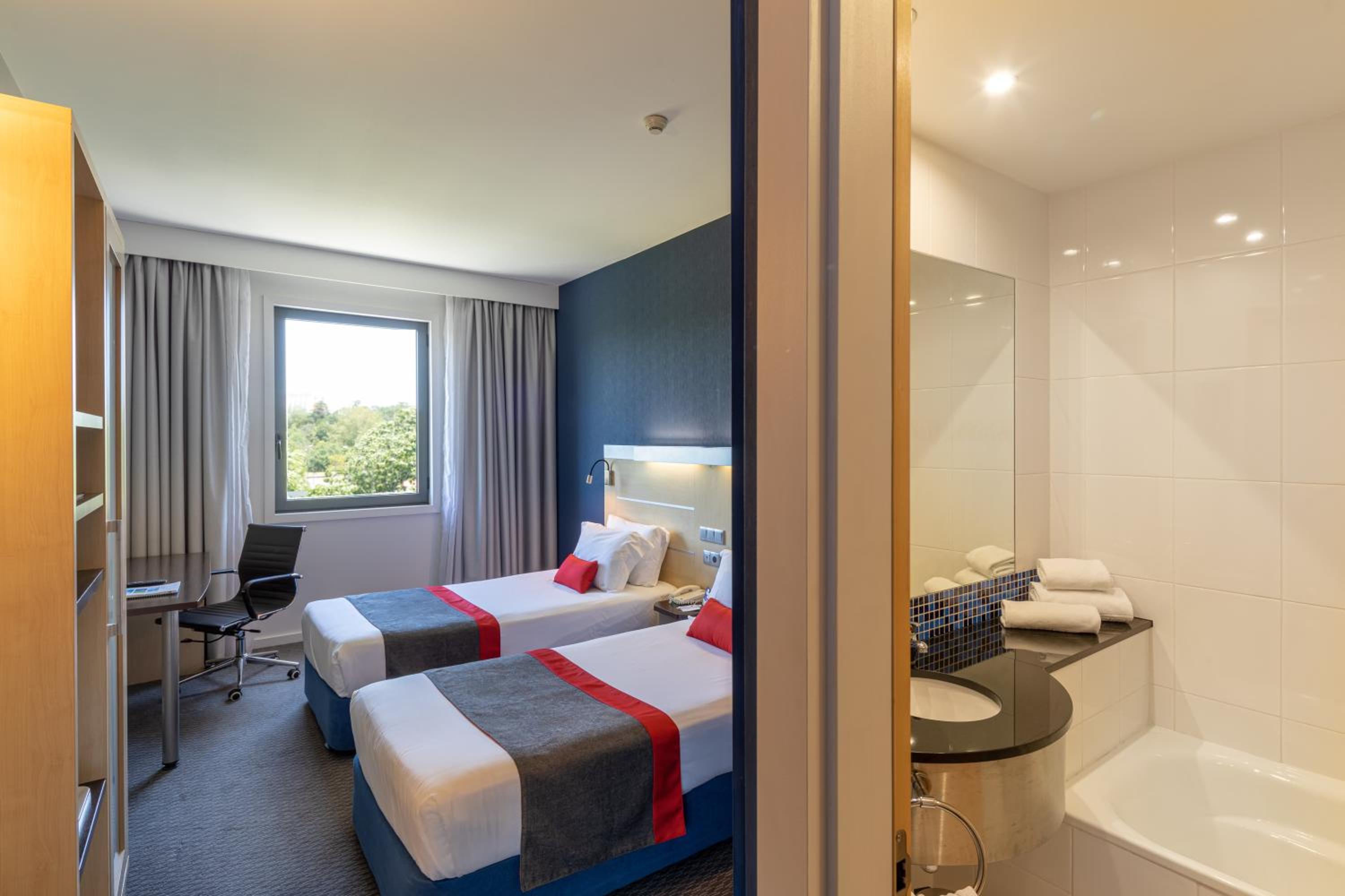 Standard Twin Room - Free Breakfast - Photo 3