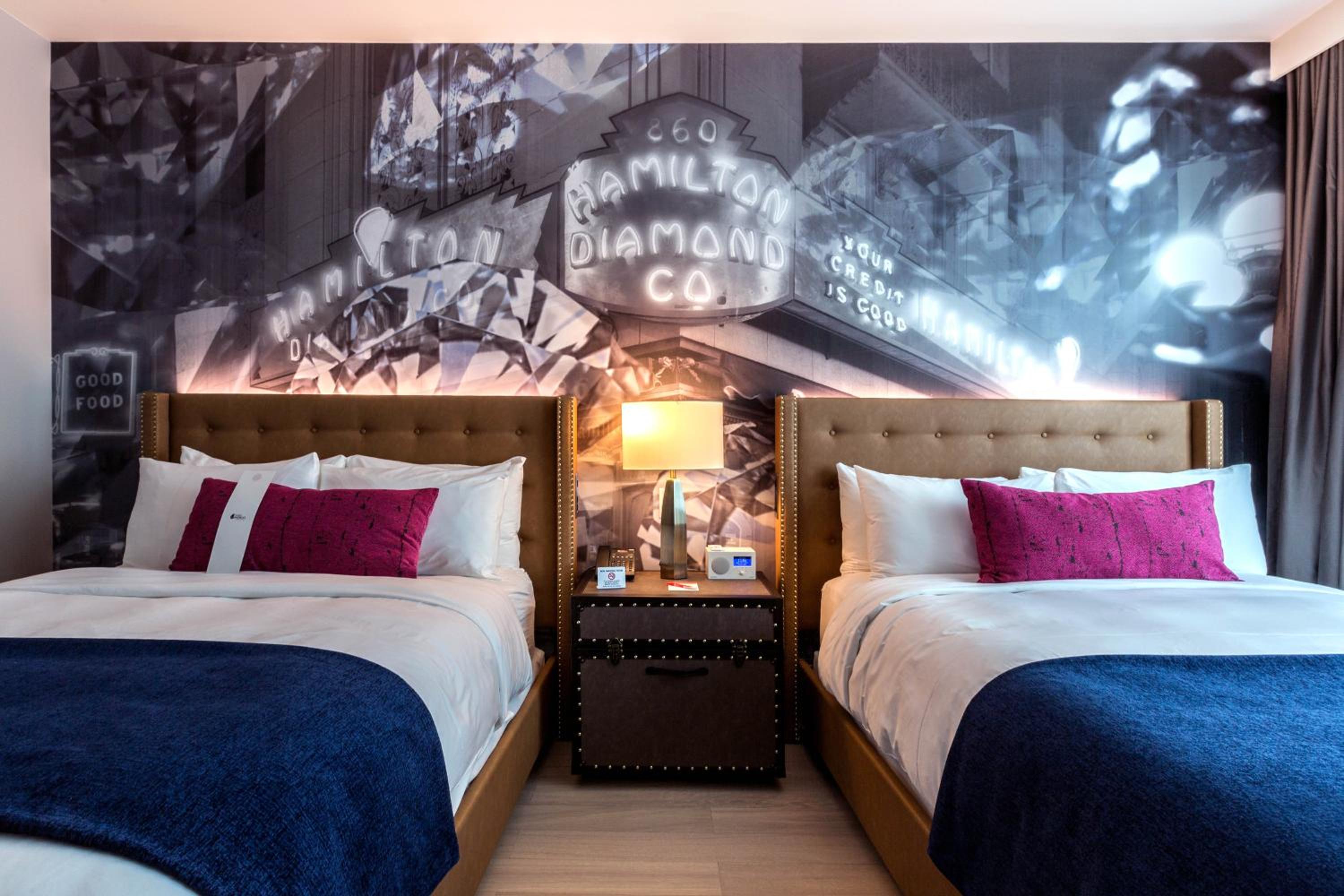 Standard Queen Room with Two Queen Beds and City View thumbnail 6