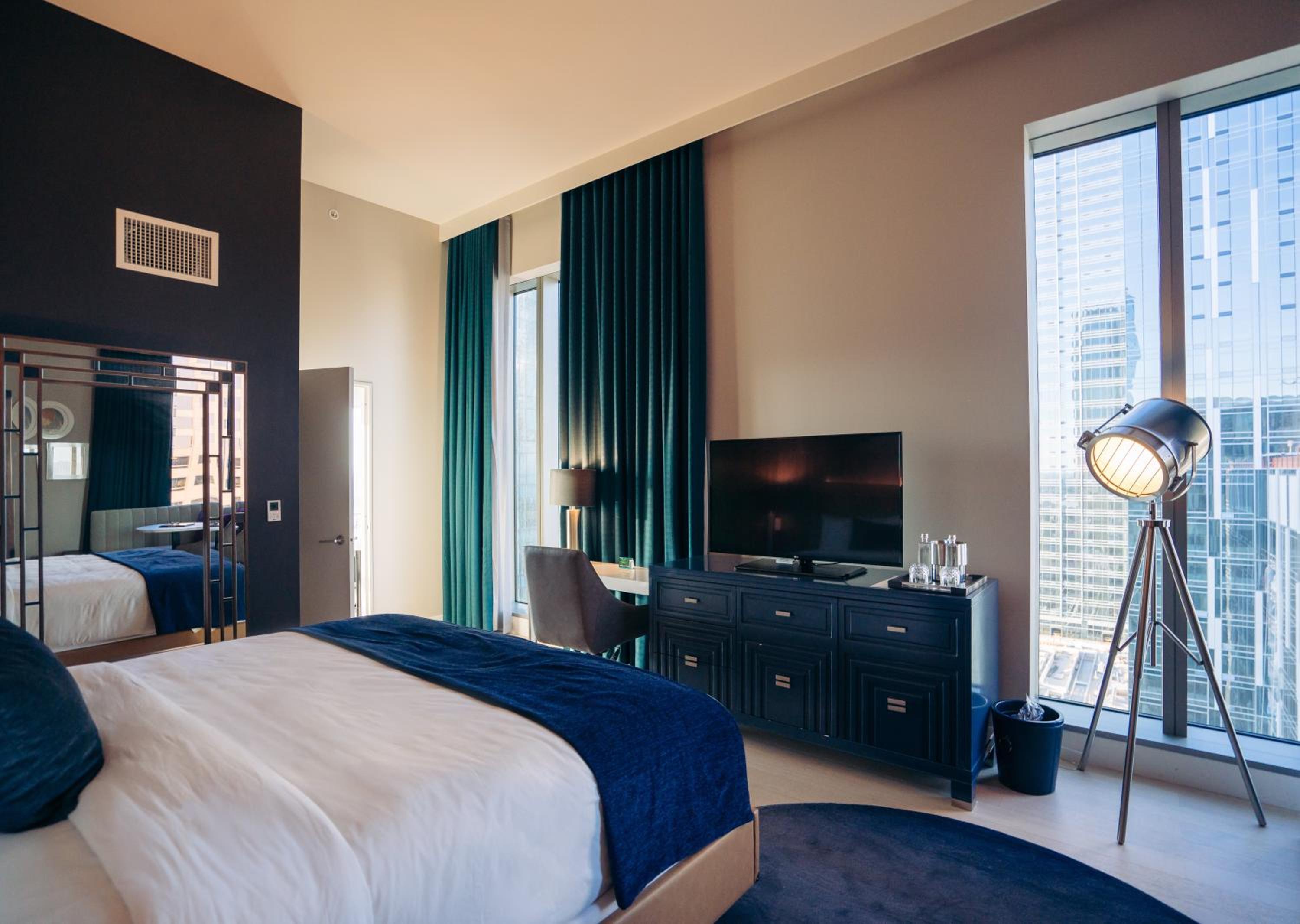 Junior King Suite with City View