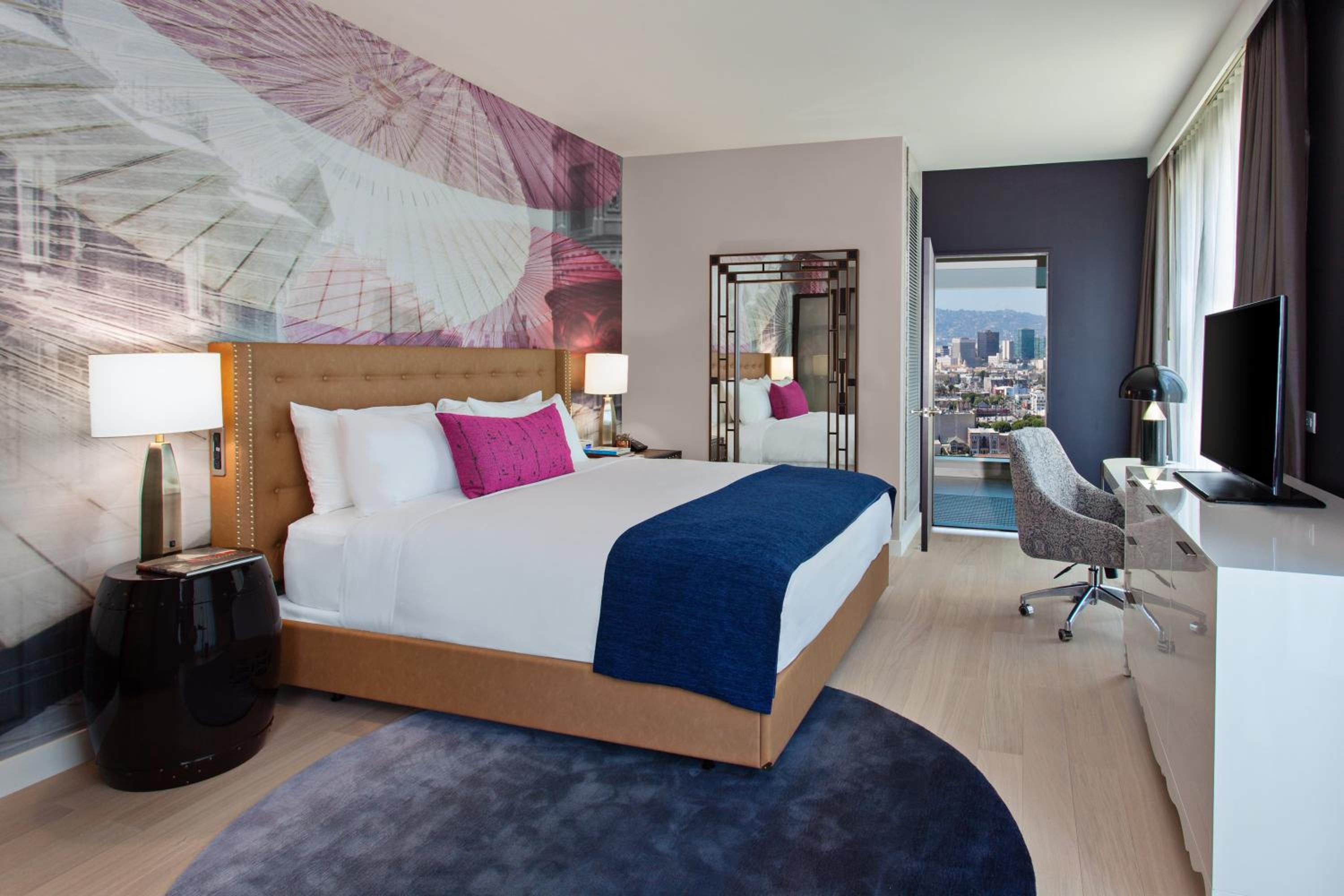 Junior King Suite with City View
