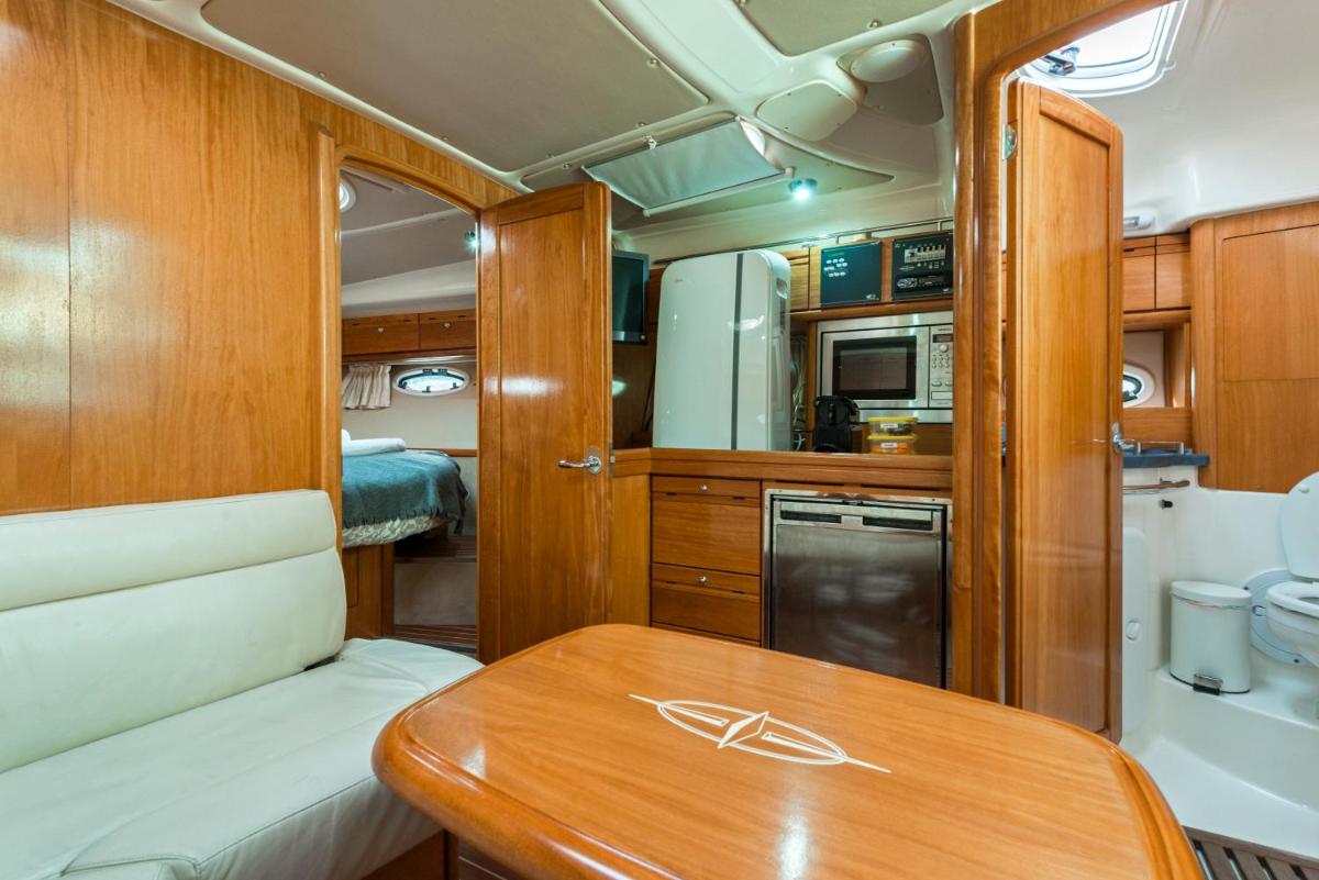Two-Cabin Boat (4 Adults) photo 2