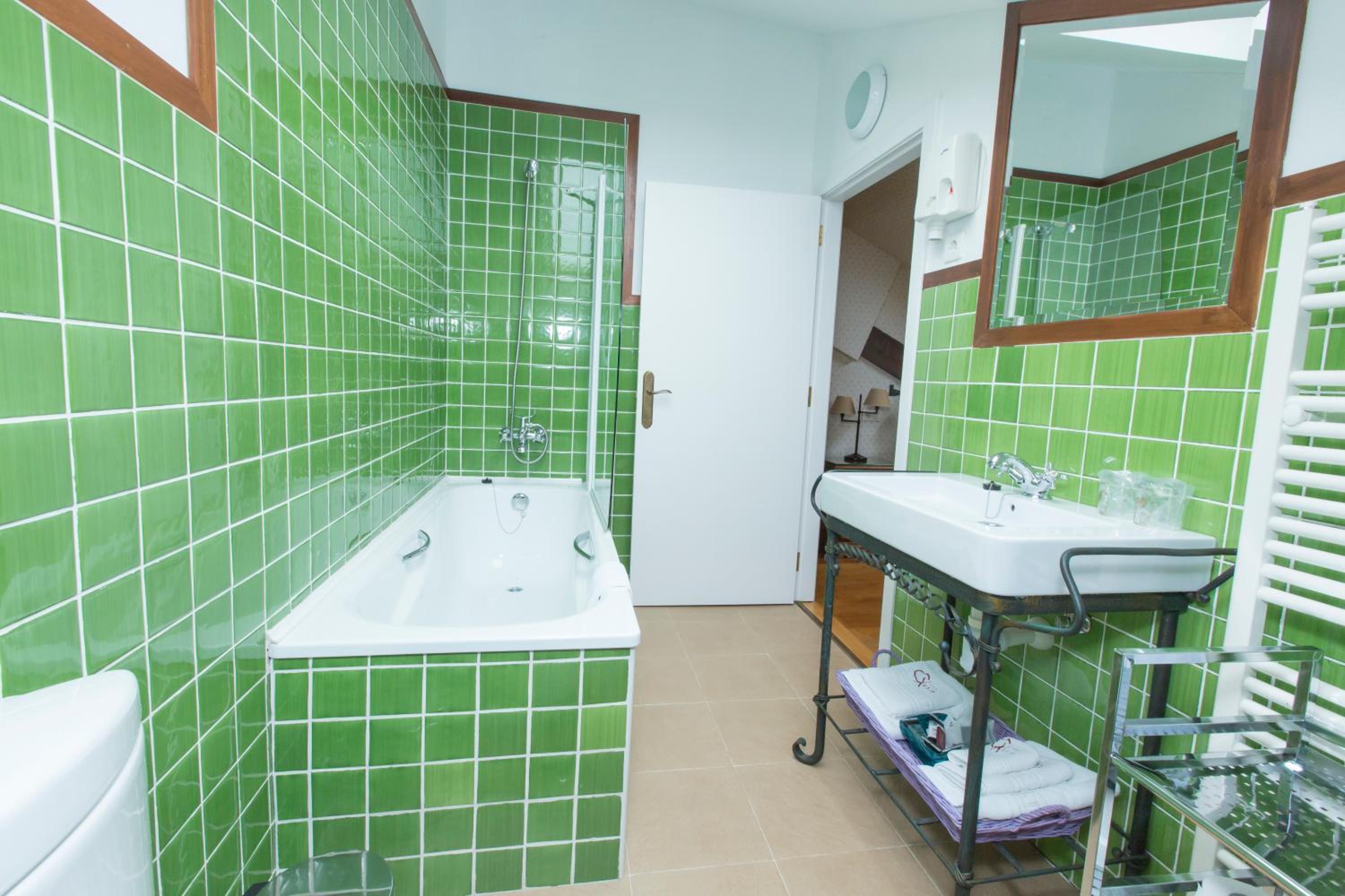 Double or Twin Room - Photo 4