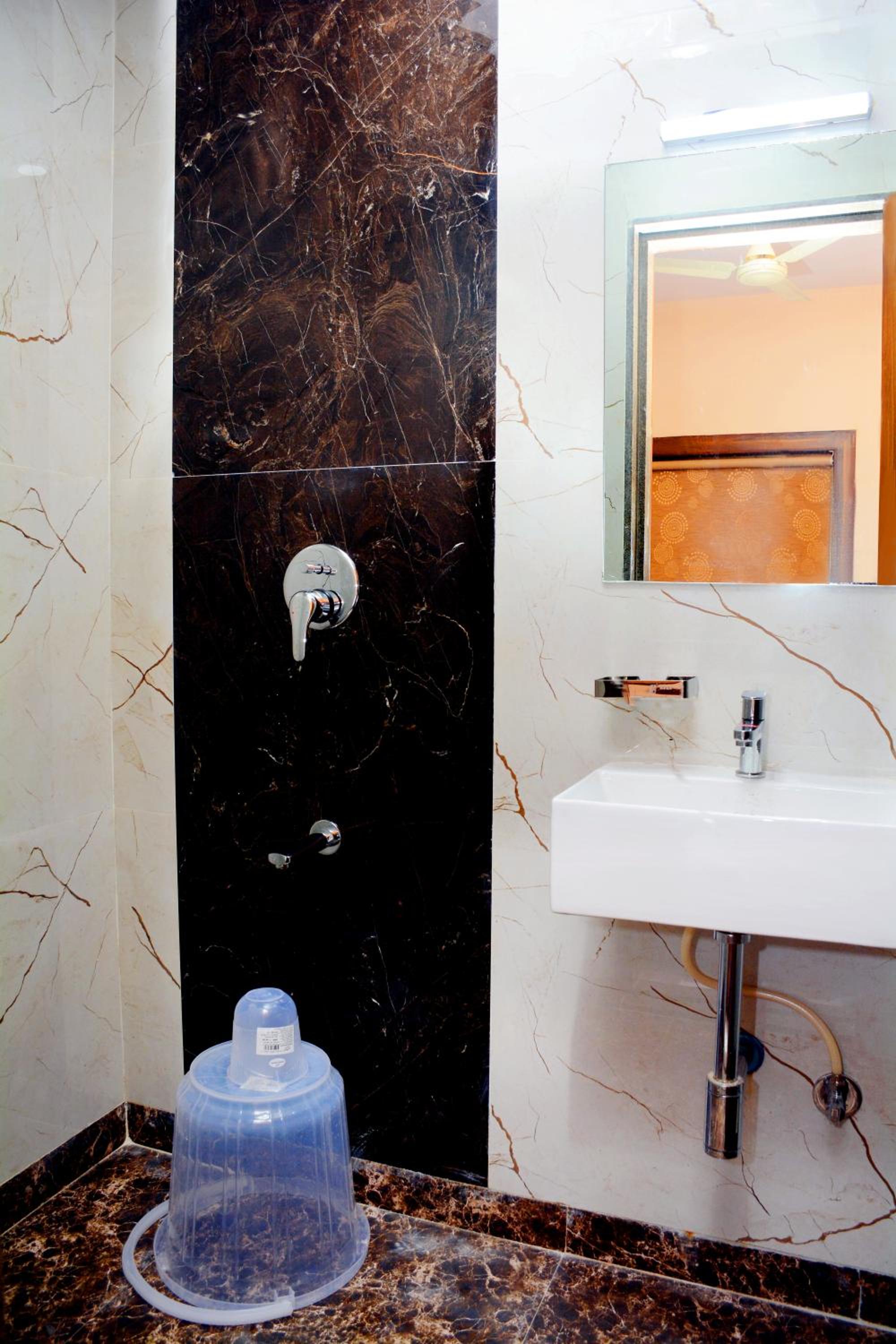 Deluxe Double Room - Photo 14