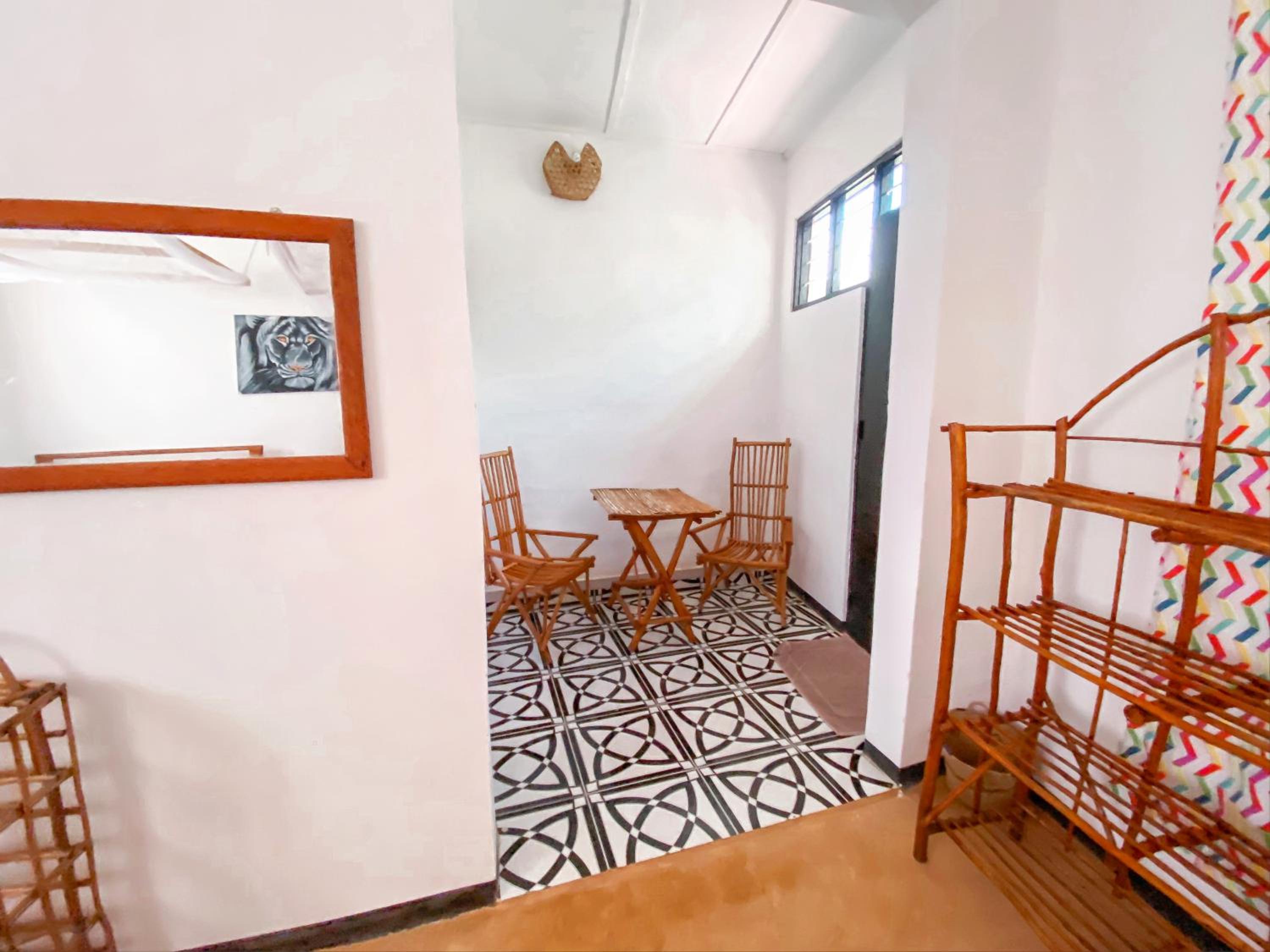 Superior Family Room - Photo 6