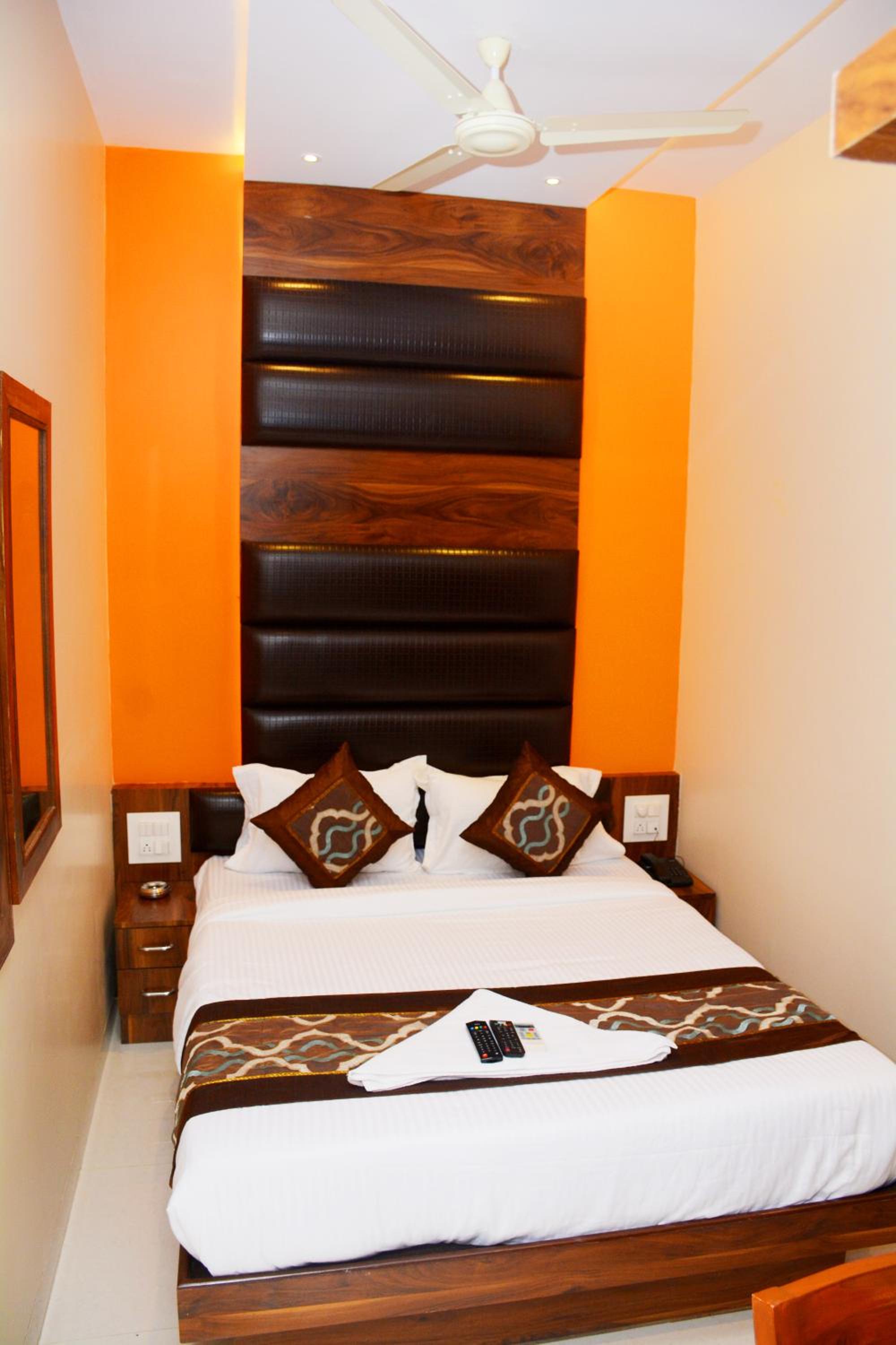 Deluxe Double Room - Photo 8