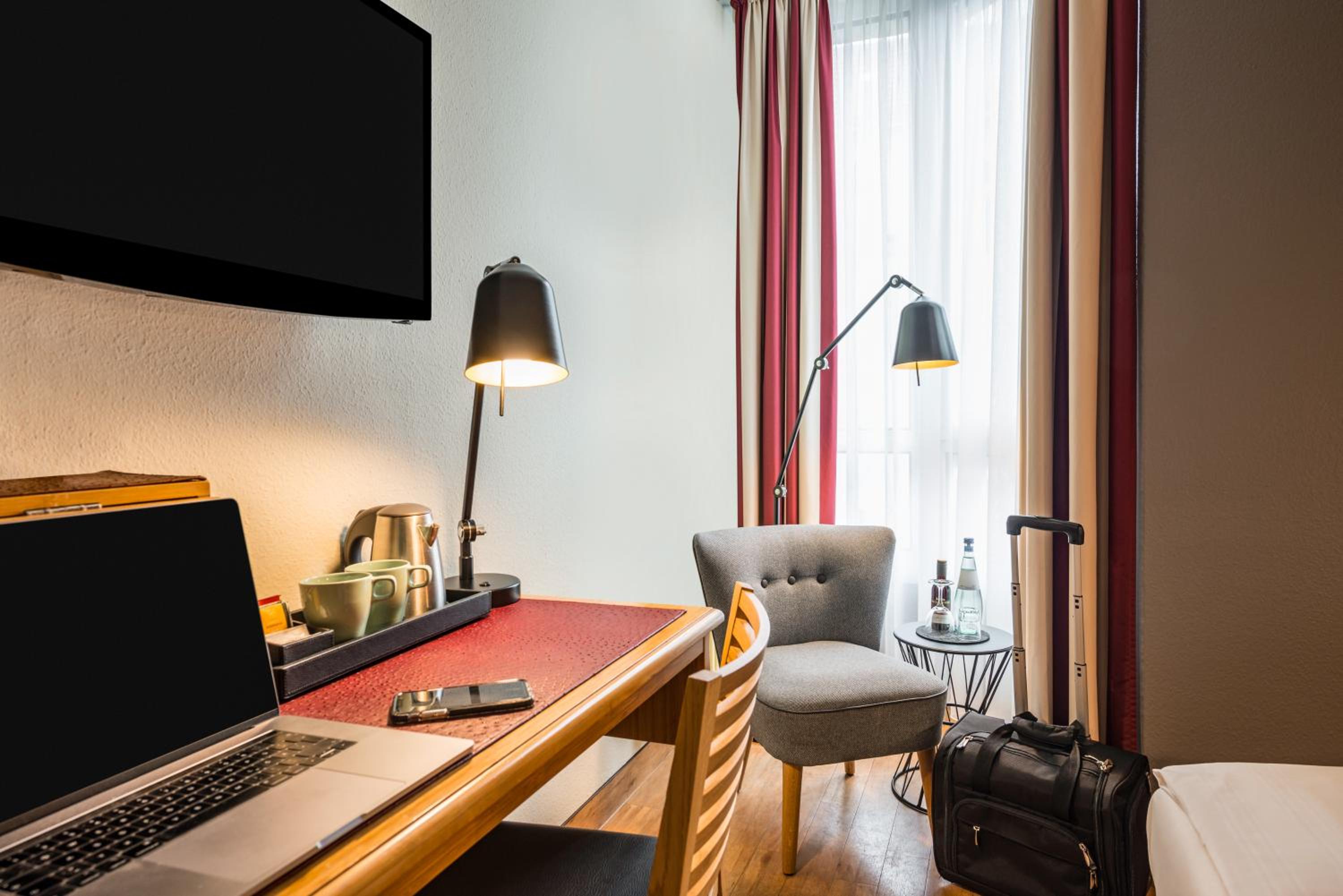 Standard Double or Twin Room photo 3