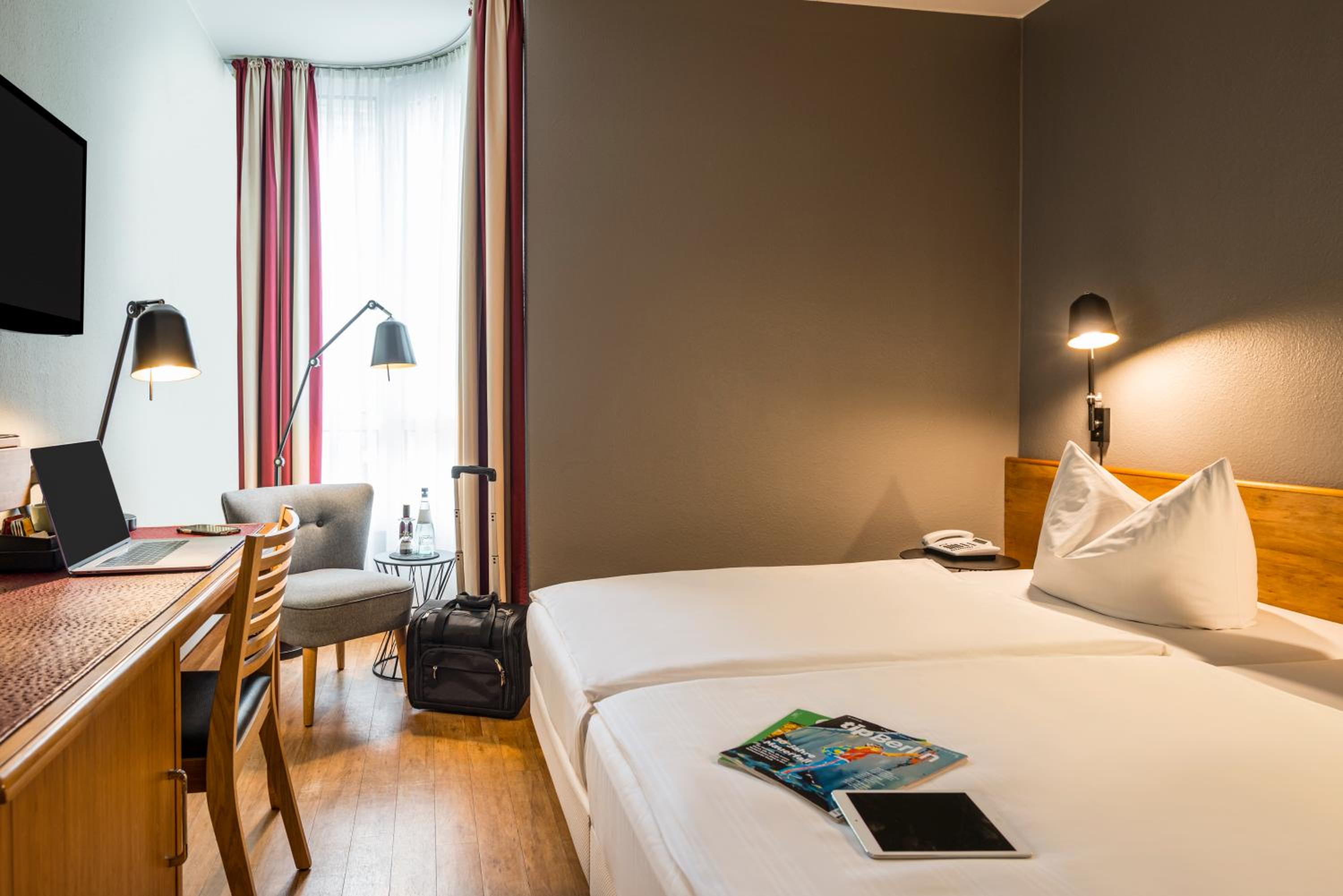 Standard Double or Twin Room photo 1
